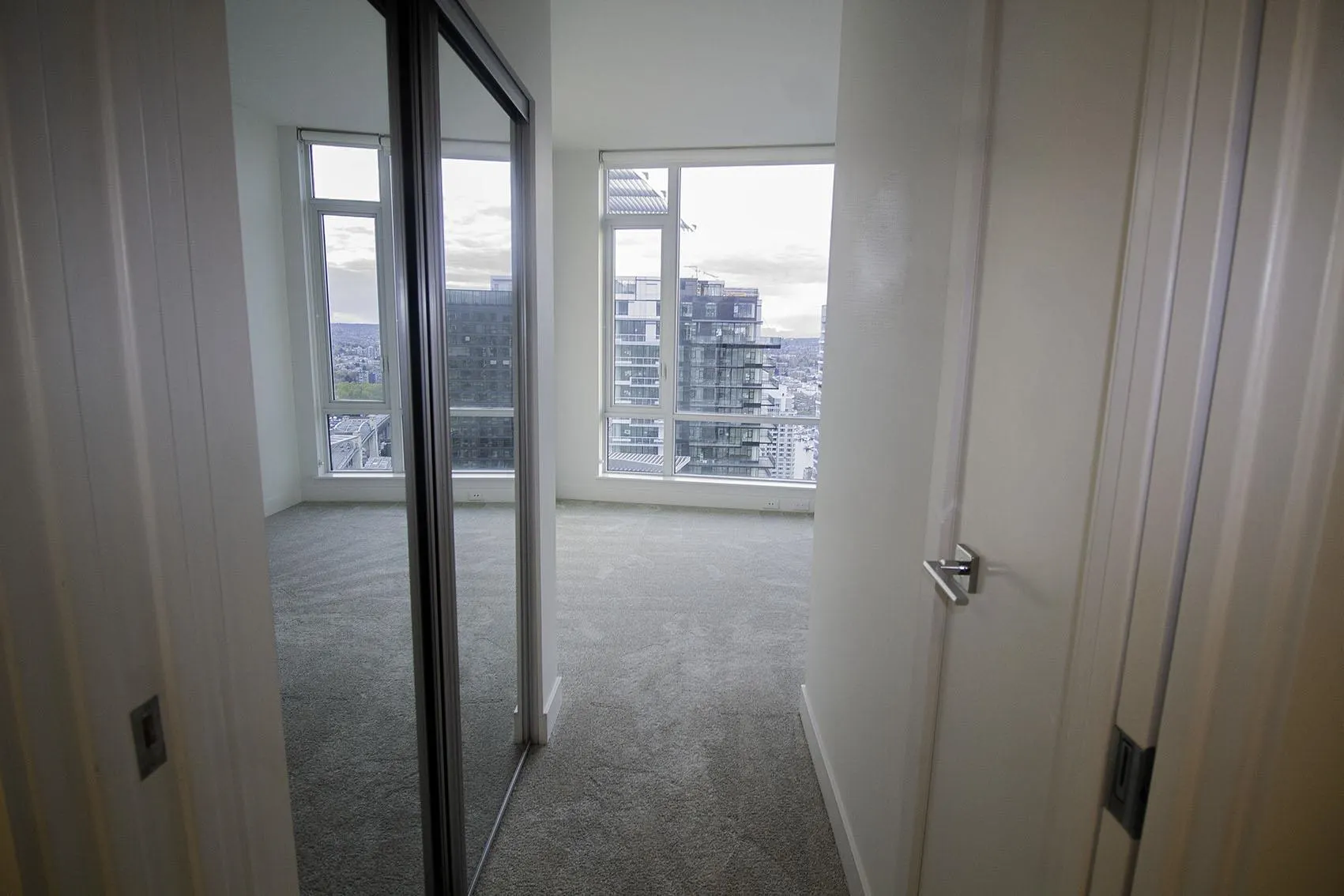 1283 Howe Street #4104
