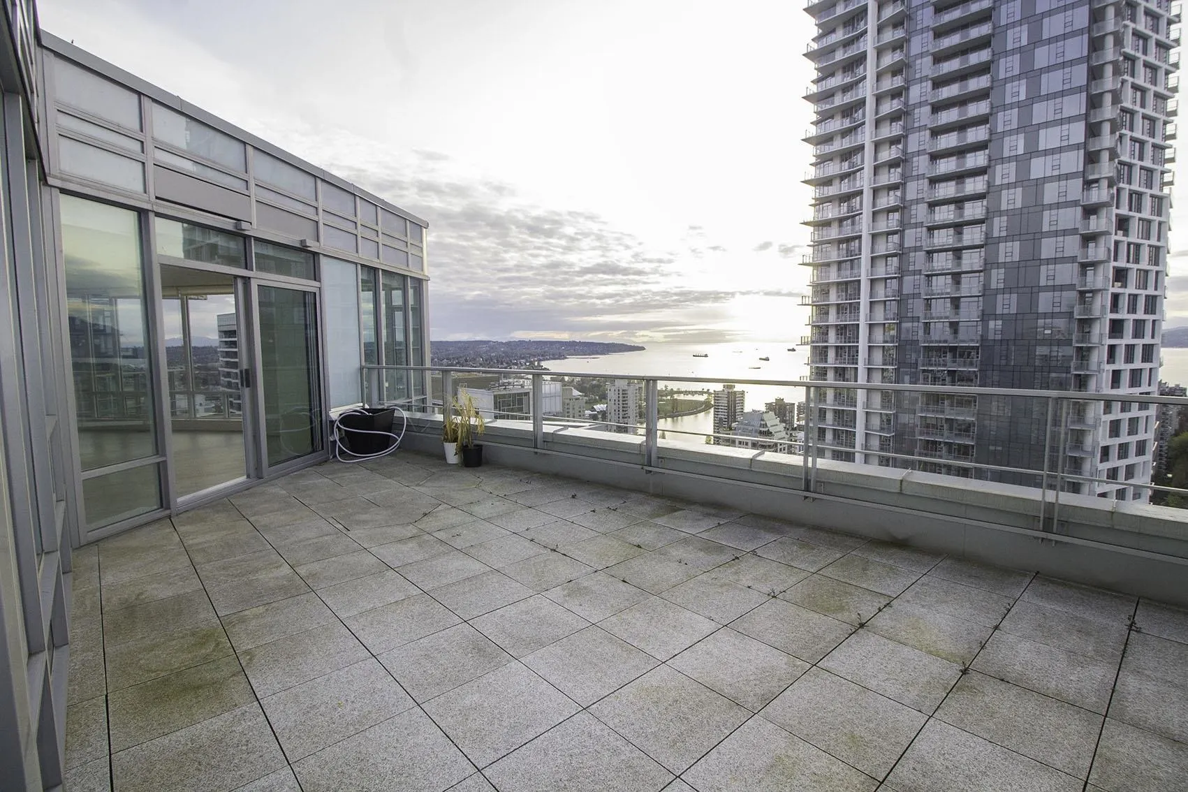 1283 Howe Street #4104