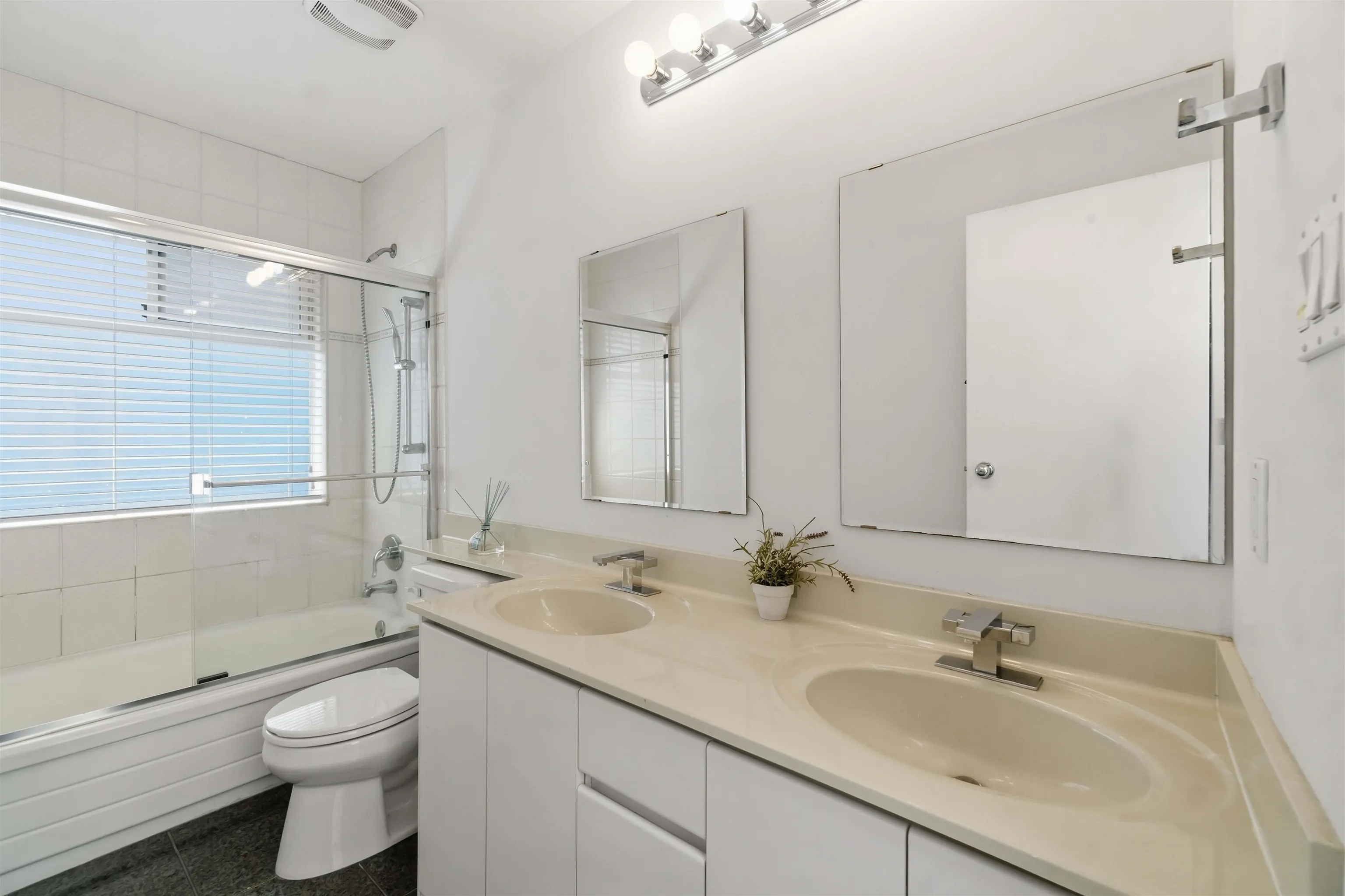 2275 Bonaccord Drive