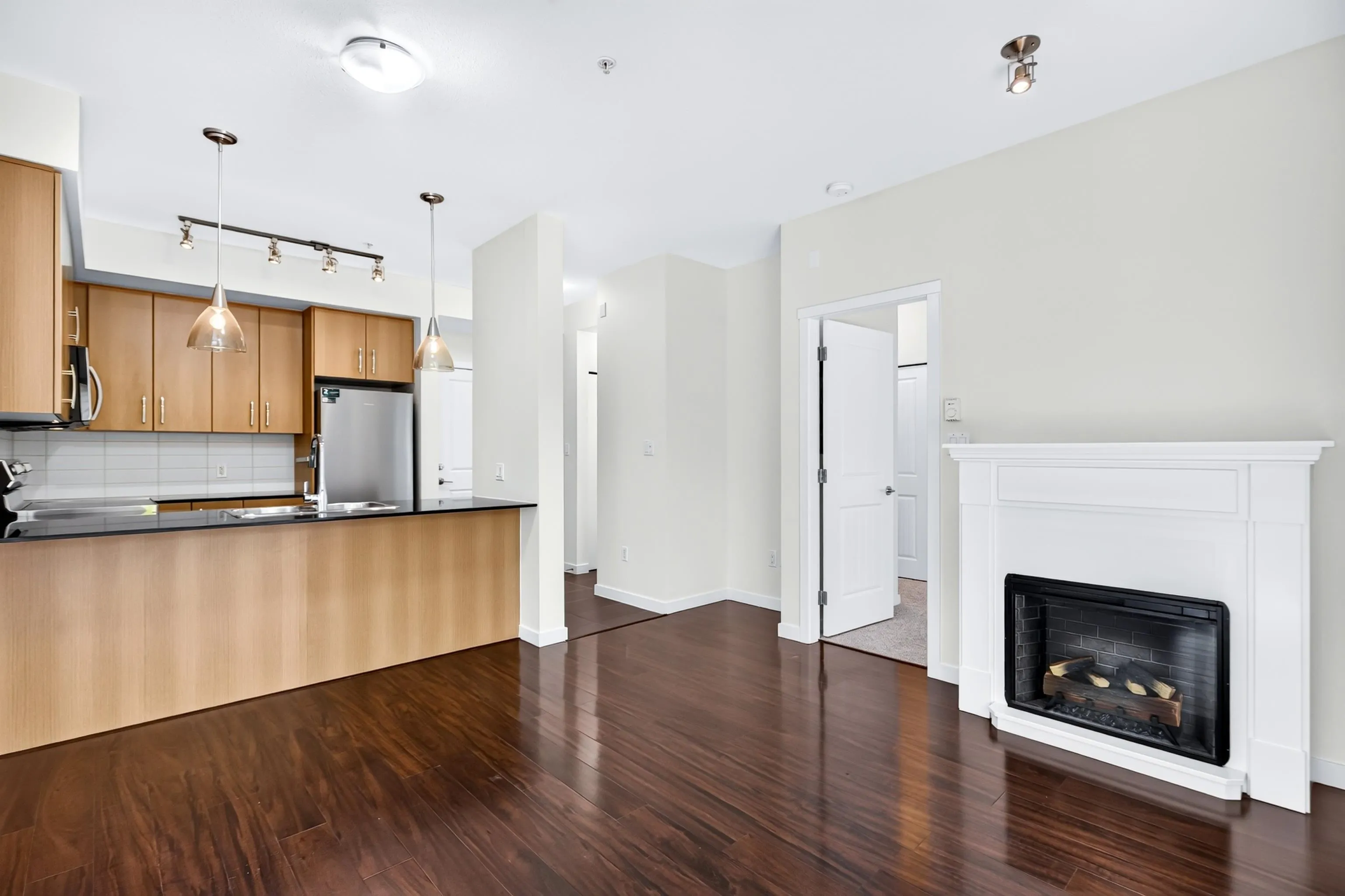 22290 North Avenue #210
