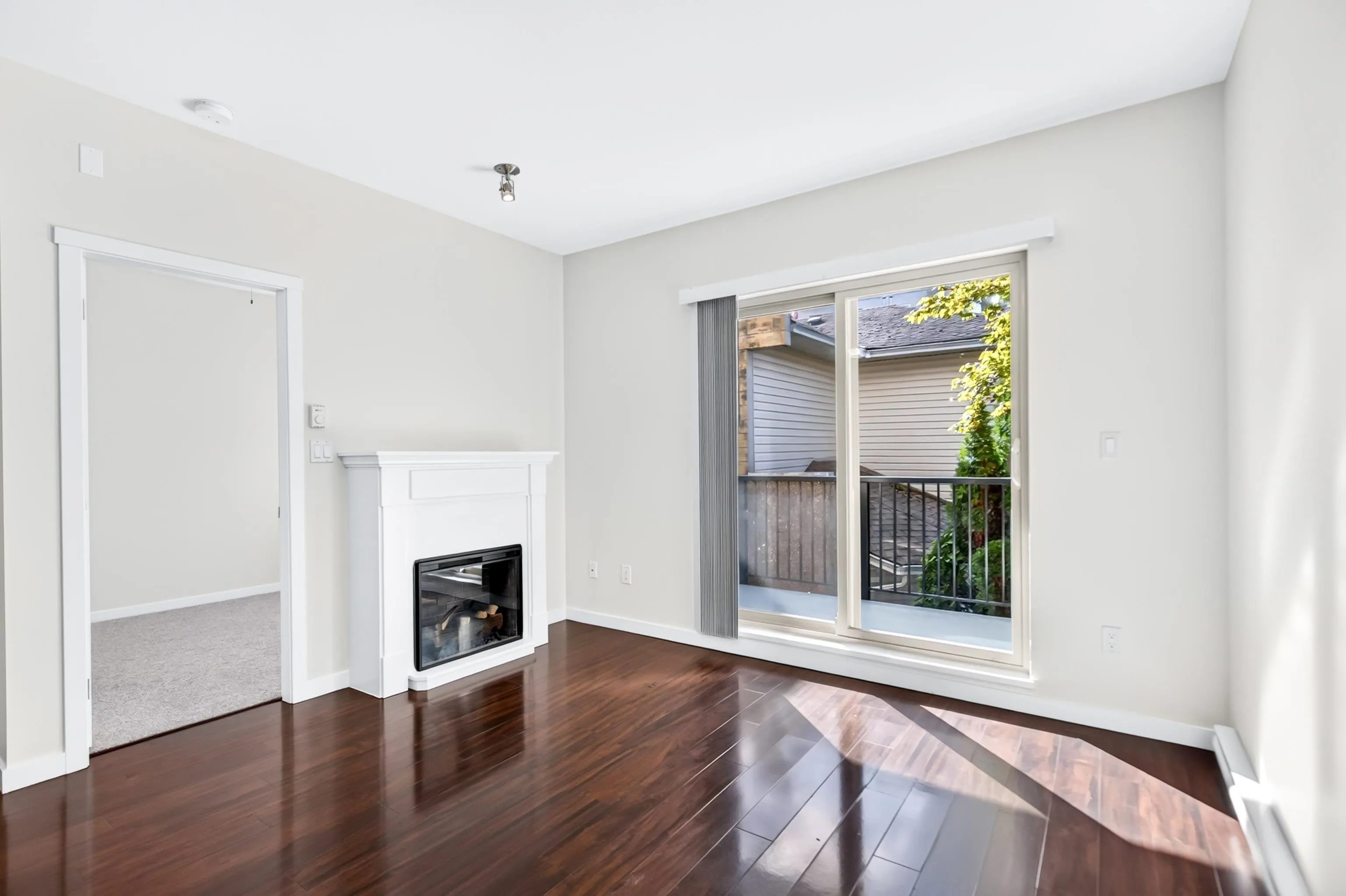 22290 North Avenue #210