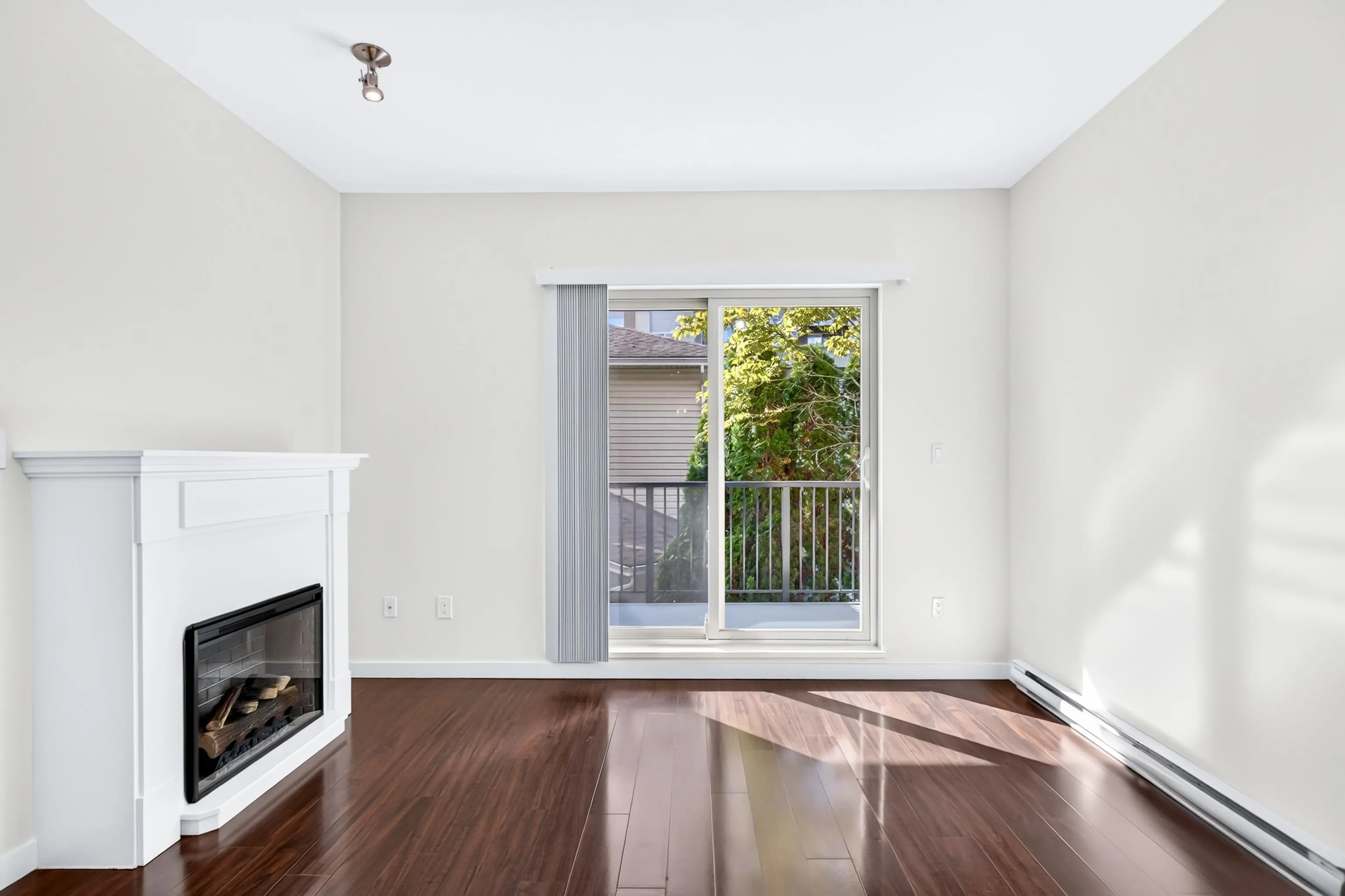 22290 North Avenue #210
