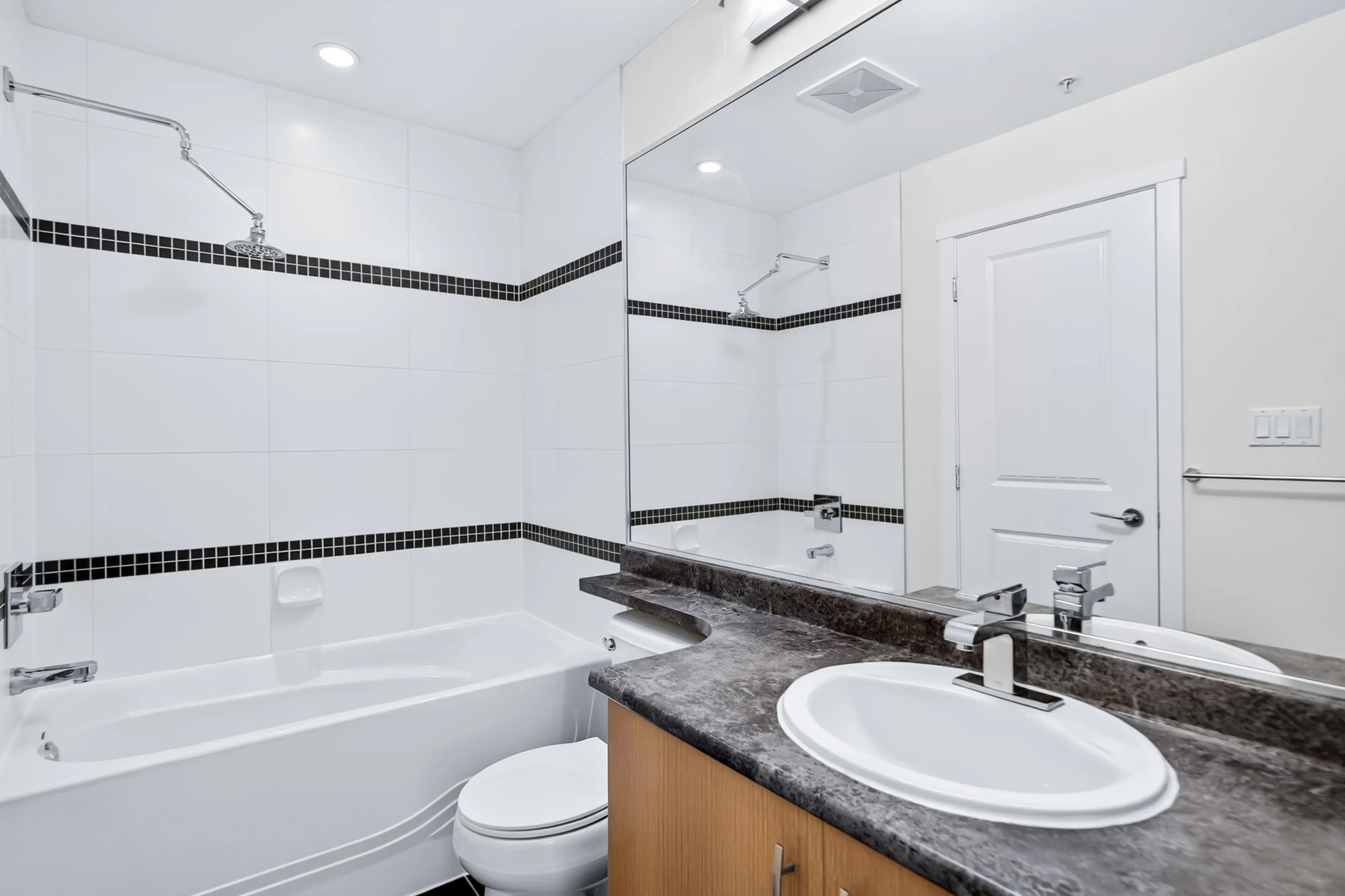 22290 North Avenue #210