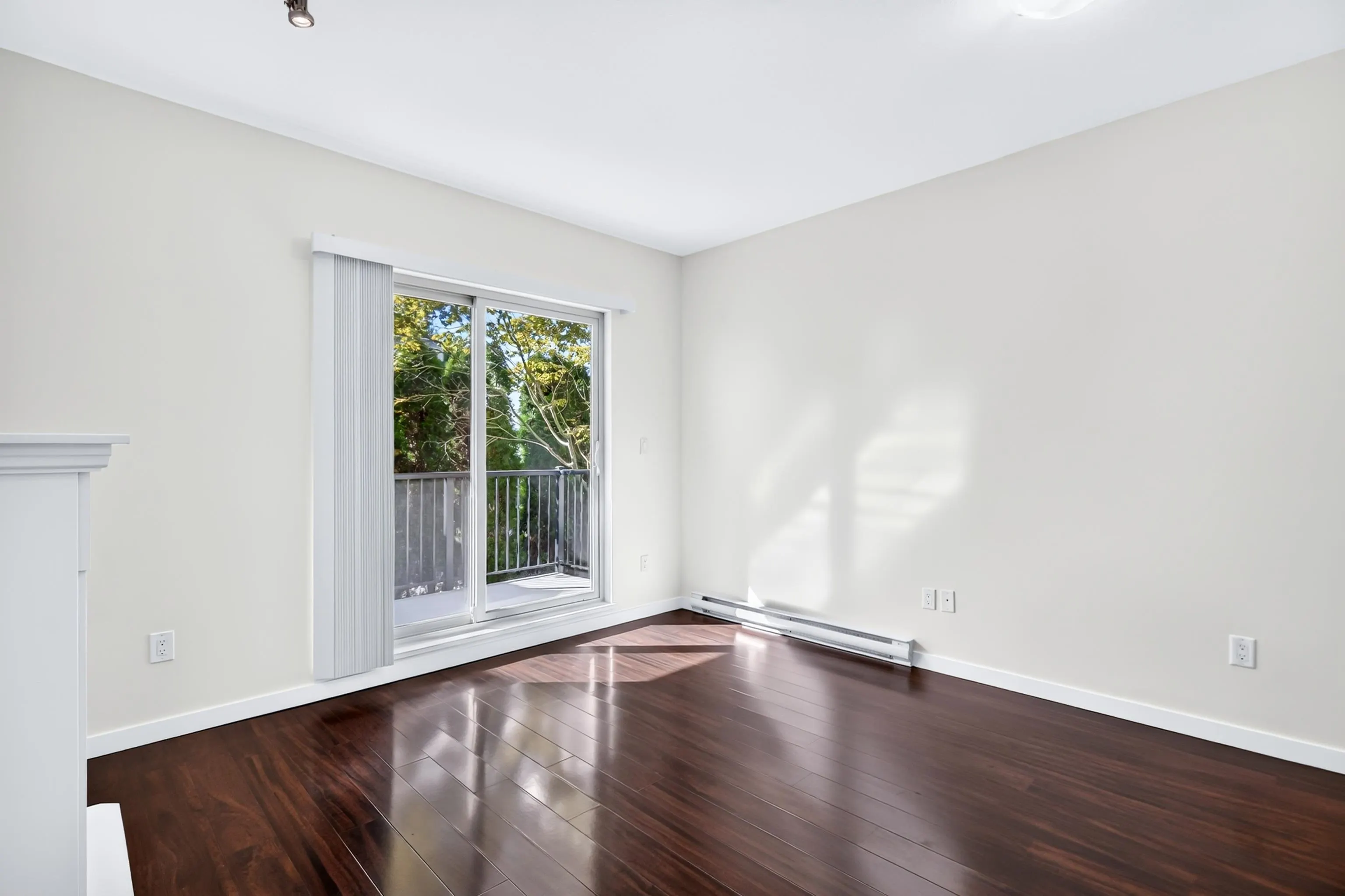 22290 North Avenue #210
