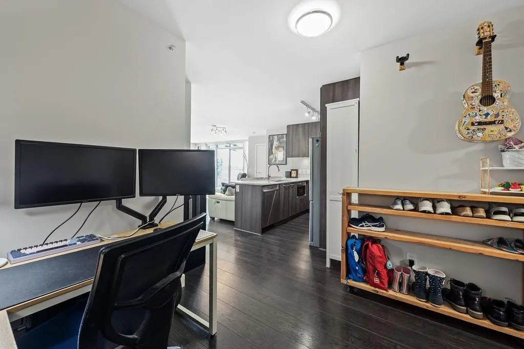 668 Columbia Street #1811