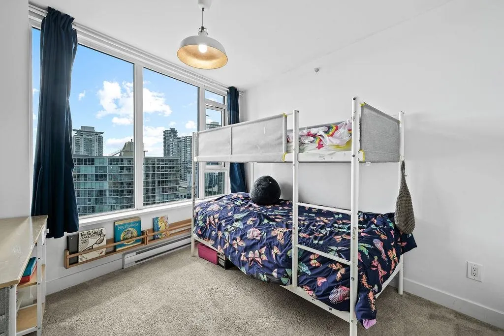 668 Columbia Street #1811