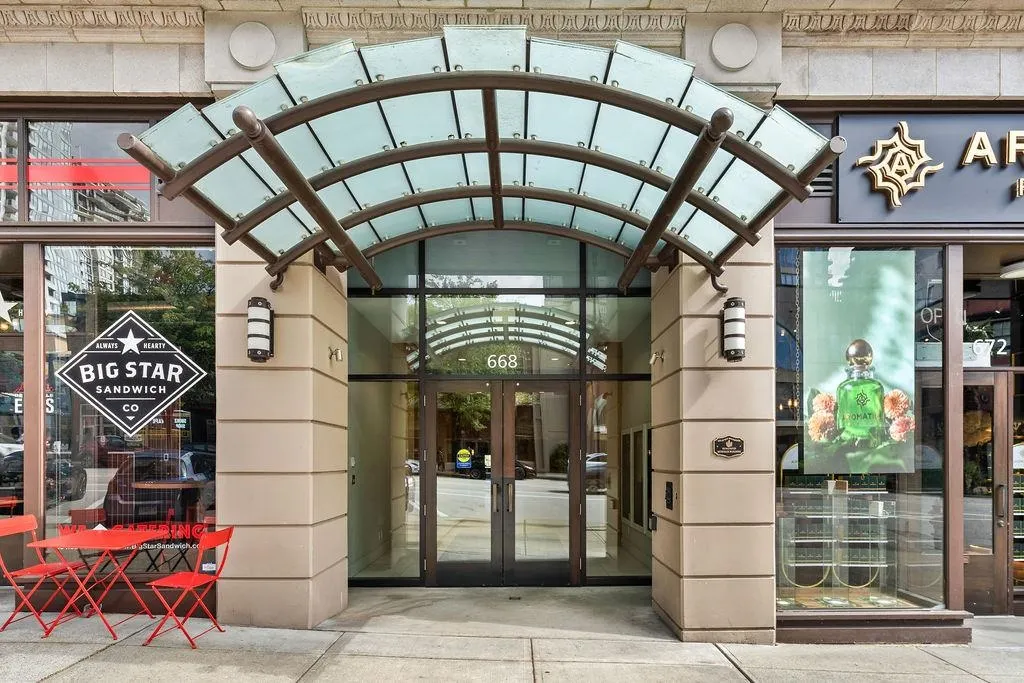 668 Columbia Street #1811
