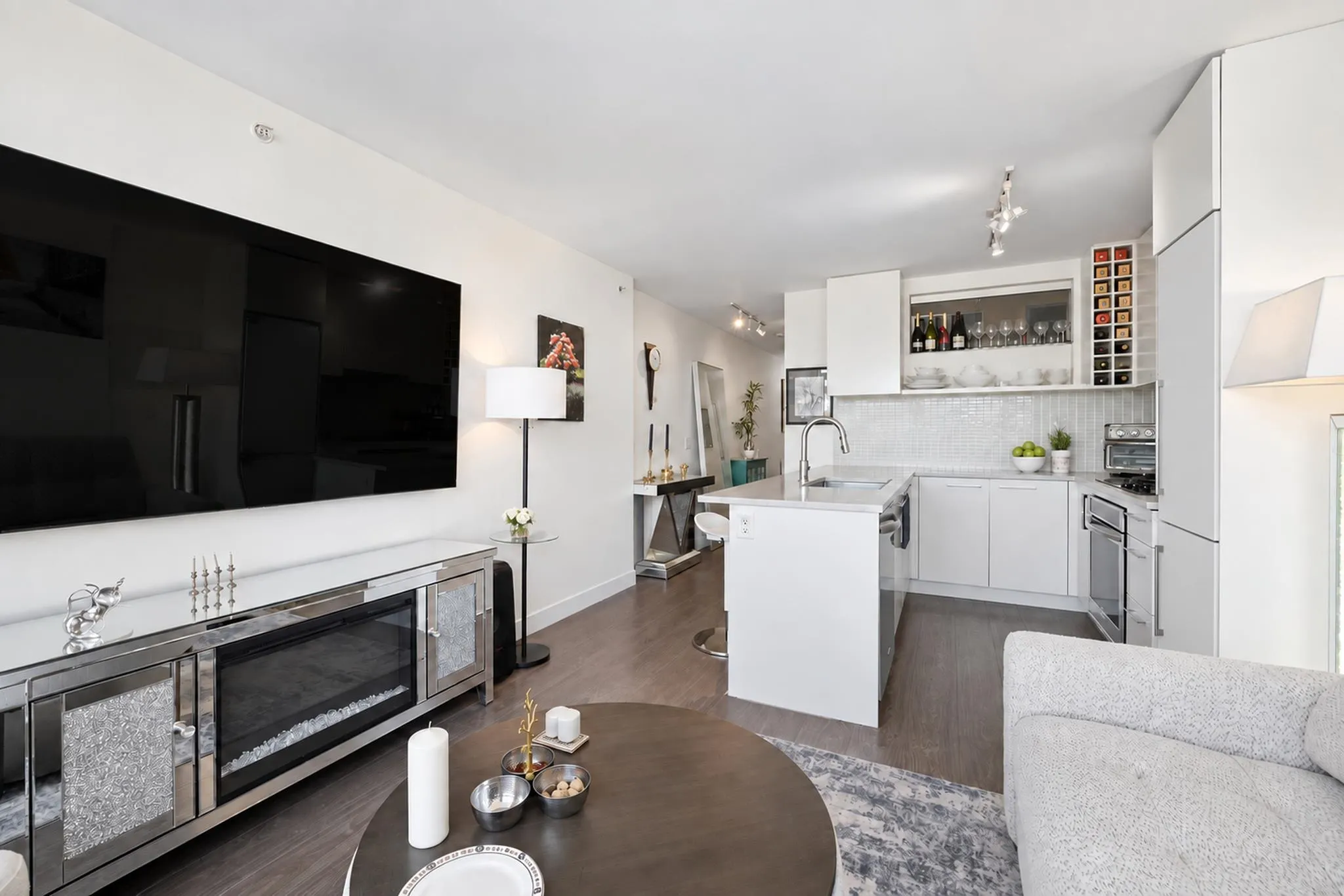 668 Columbia Street #1704
