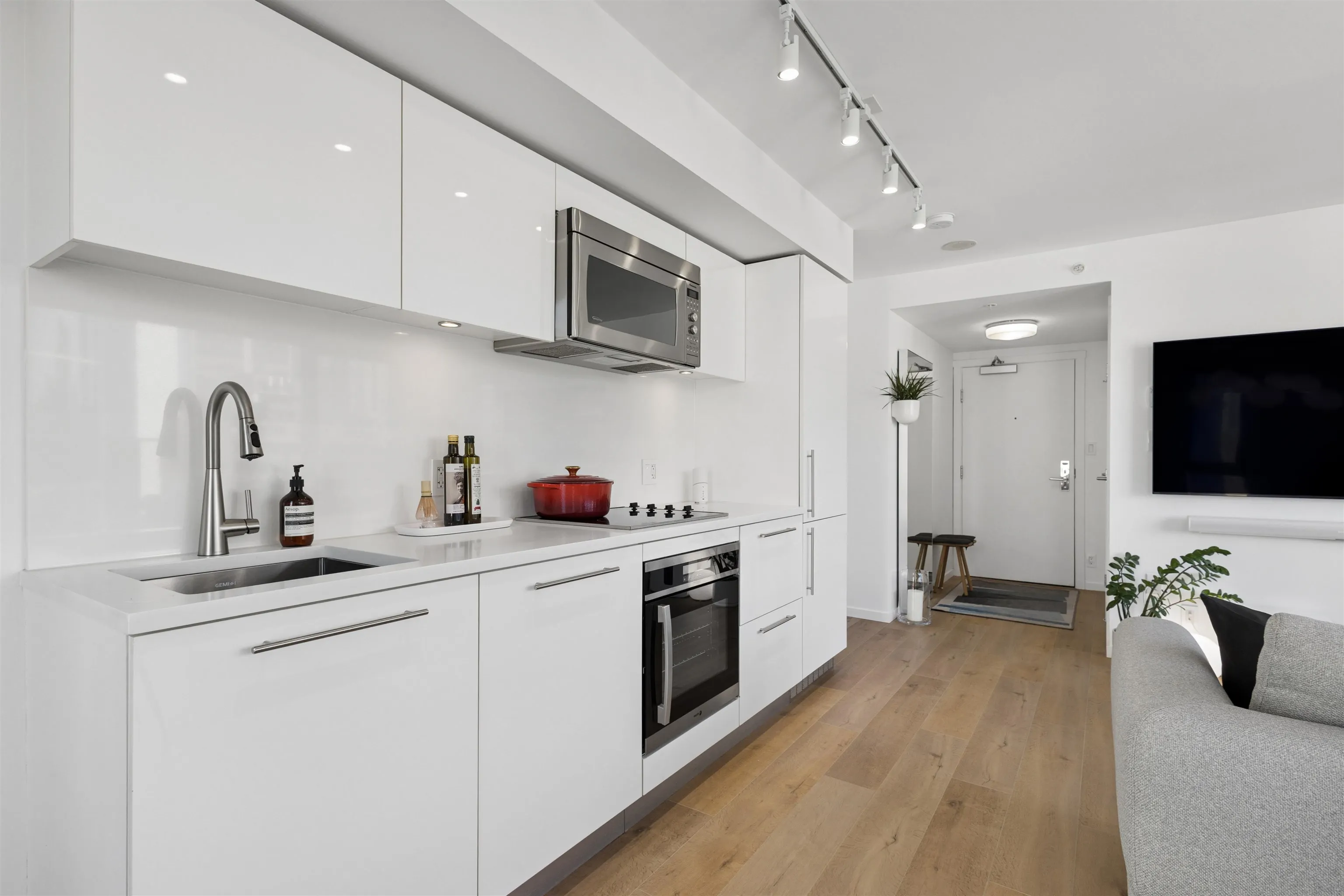 999 Seymour Street #1808
