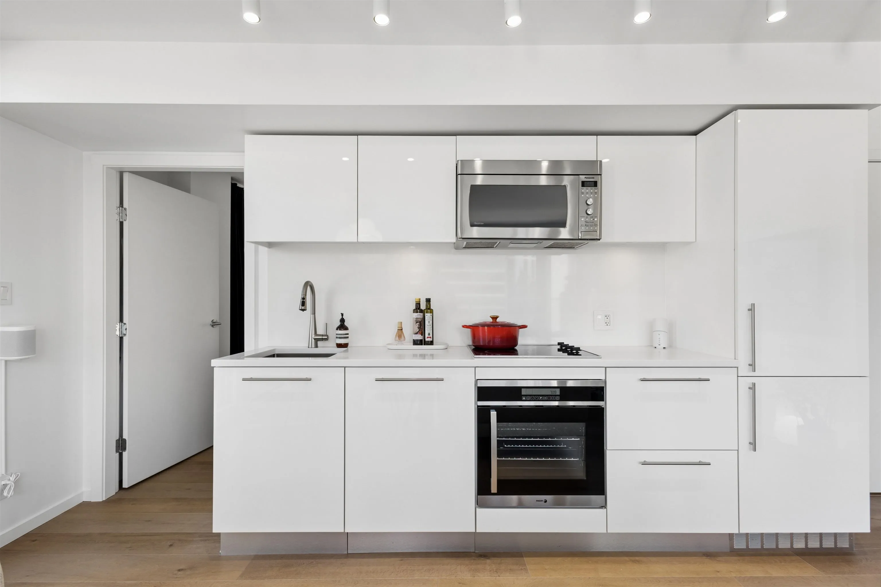 999 Seymour Street #1808