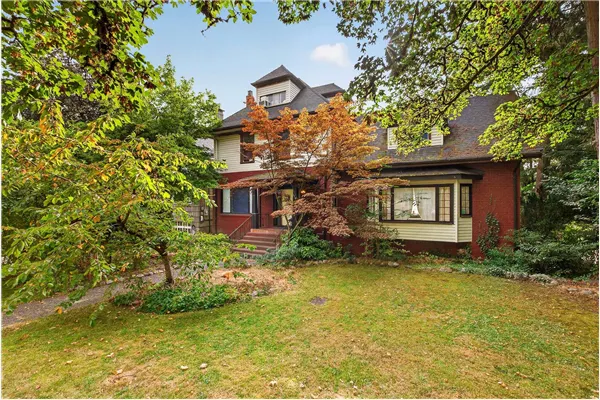 118 Queens Avenue