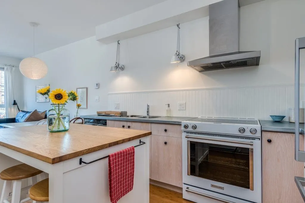 205 E 10th Avenue #208