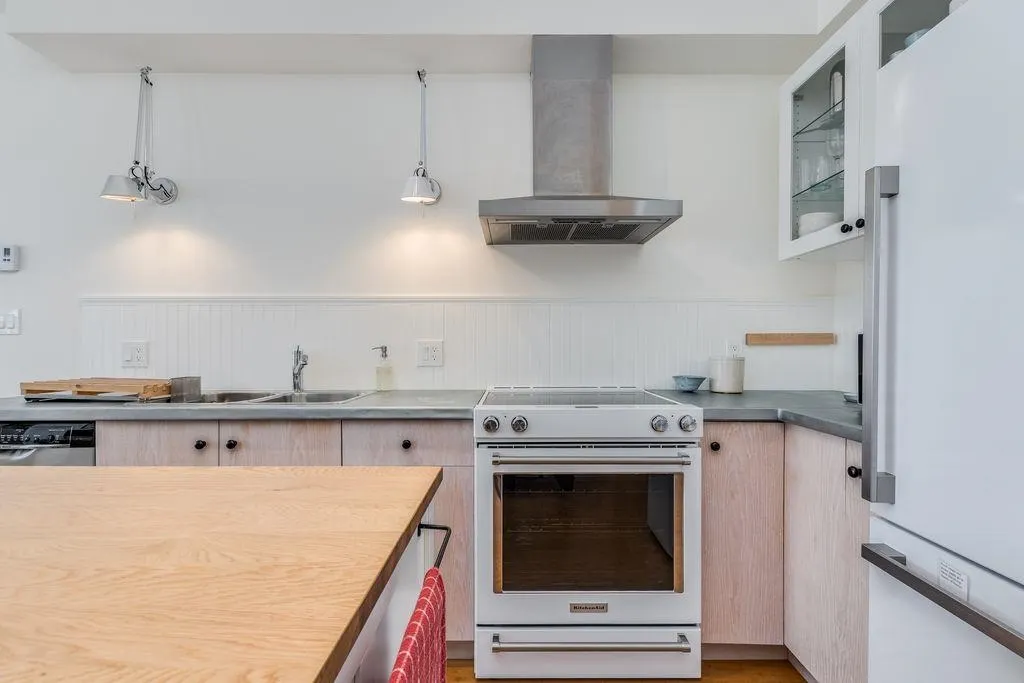 205 E 10th Avenue #208