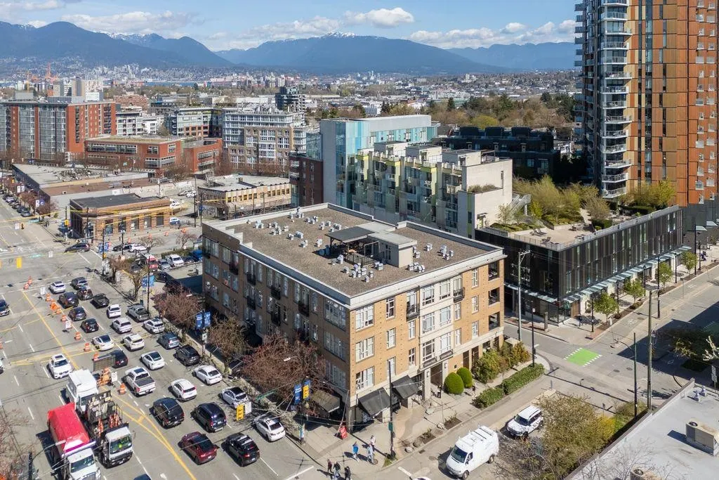 205 E 10th Avenue #208
