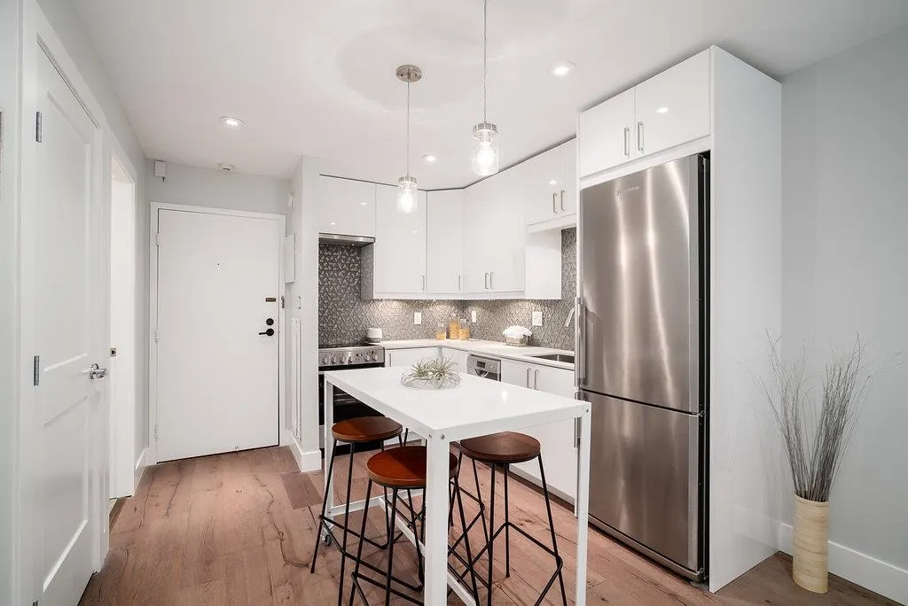 1425 Cypress Street #208