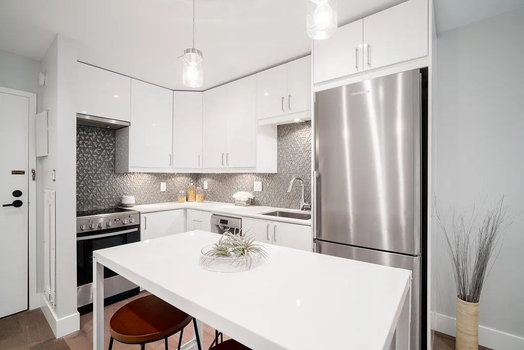 1425 Cypress Street #208
