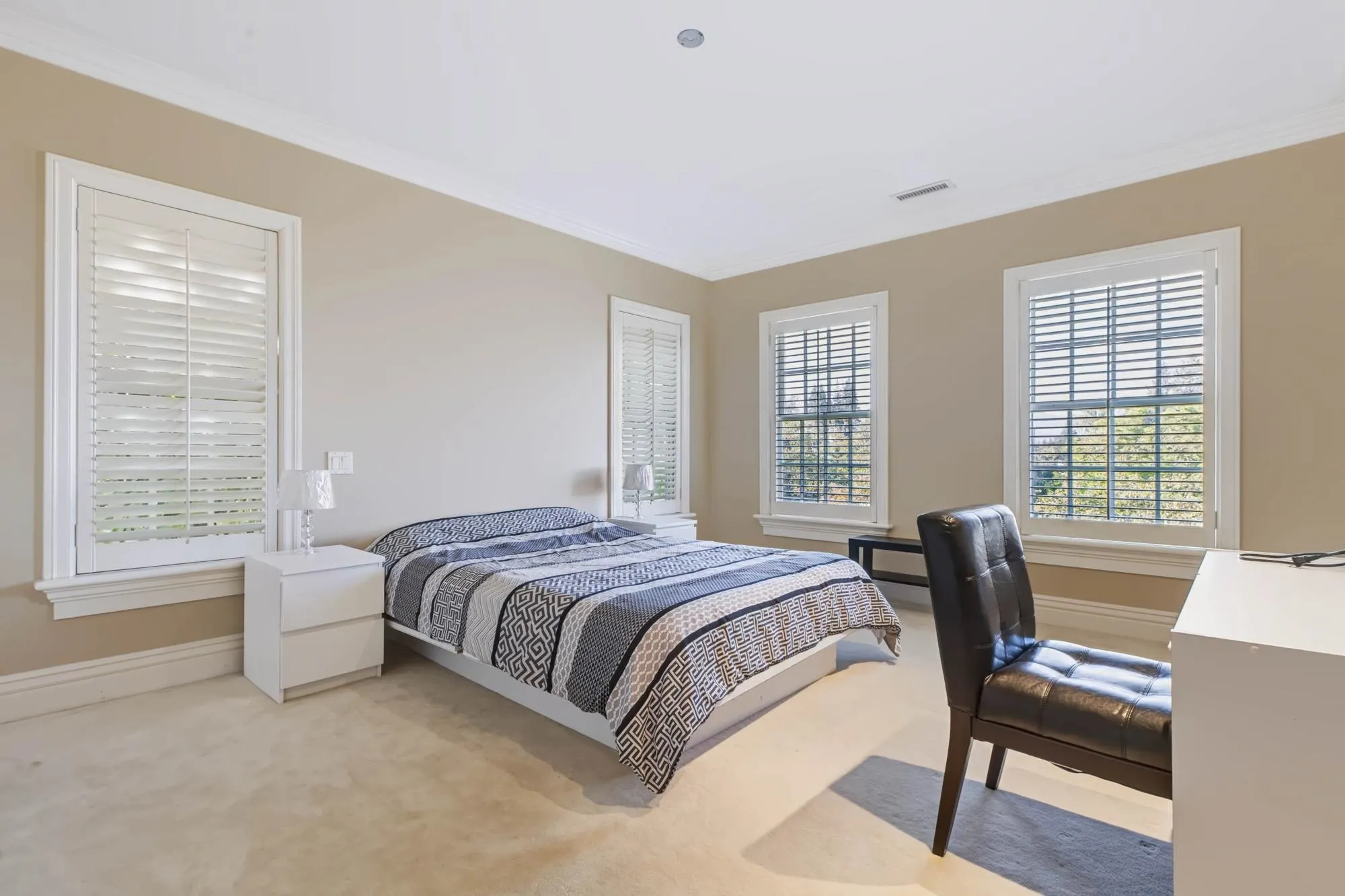 1330 Minto Crescent