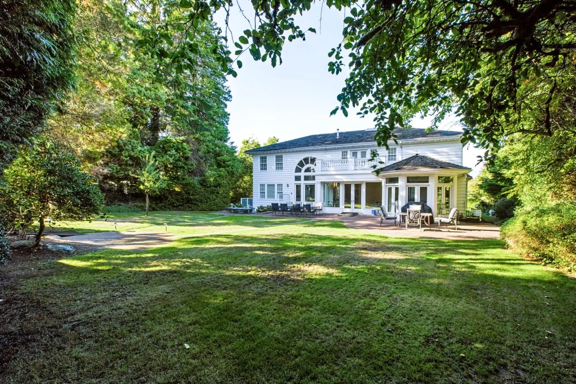 1330 Minto Crescent