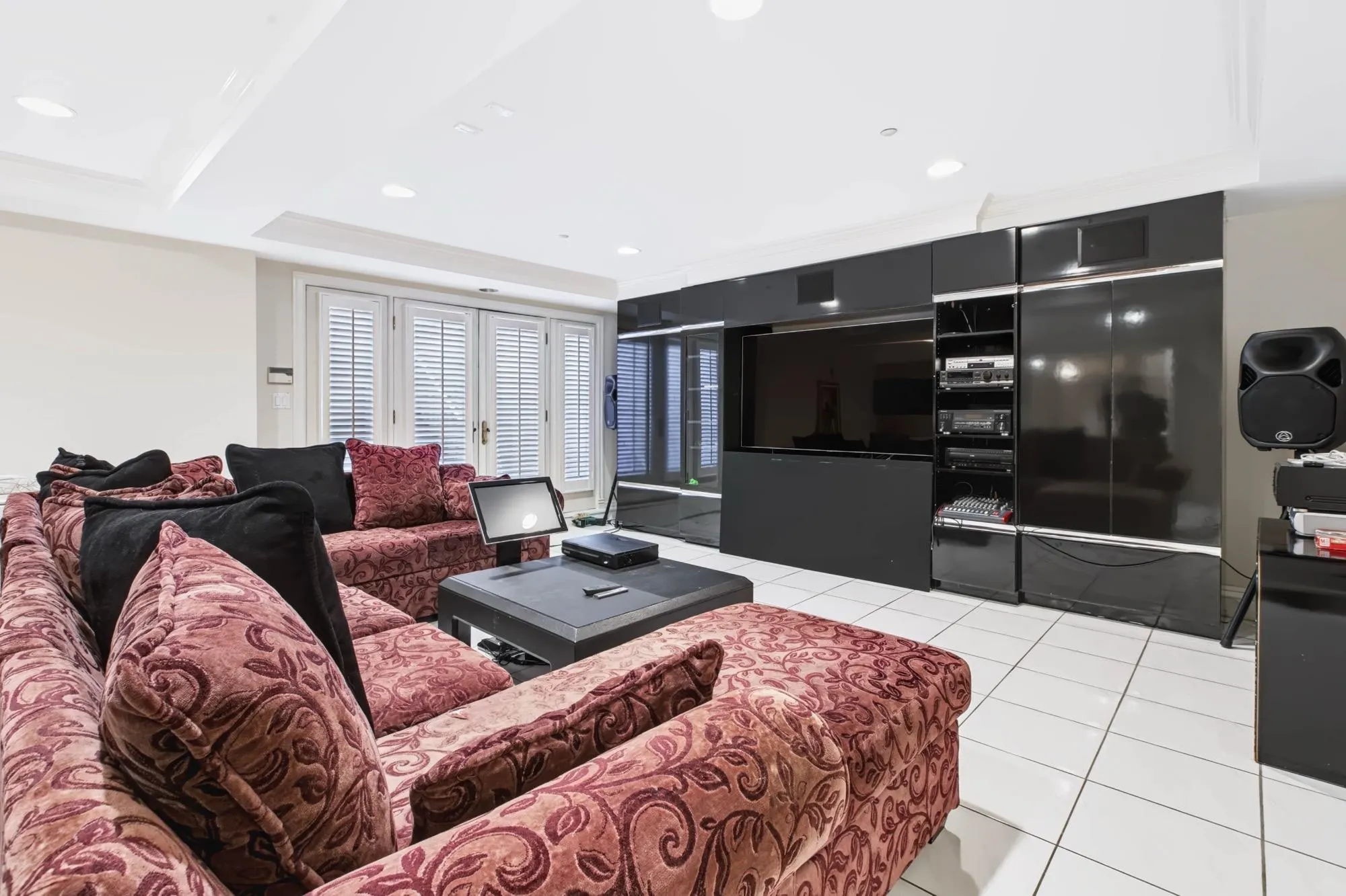 1330 Minto Crescent