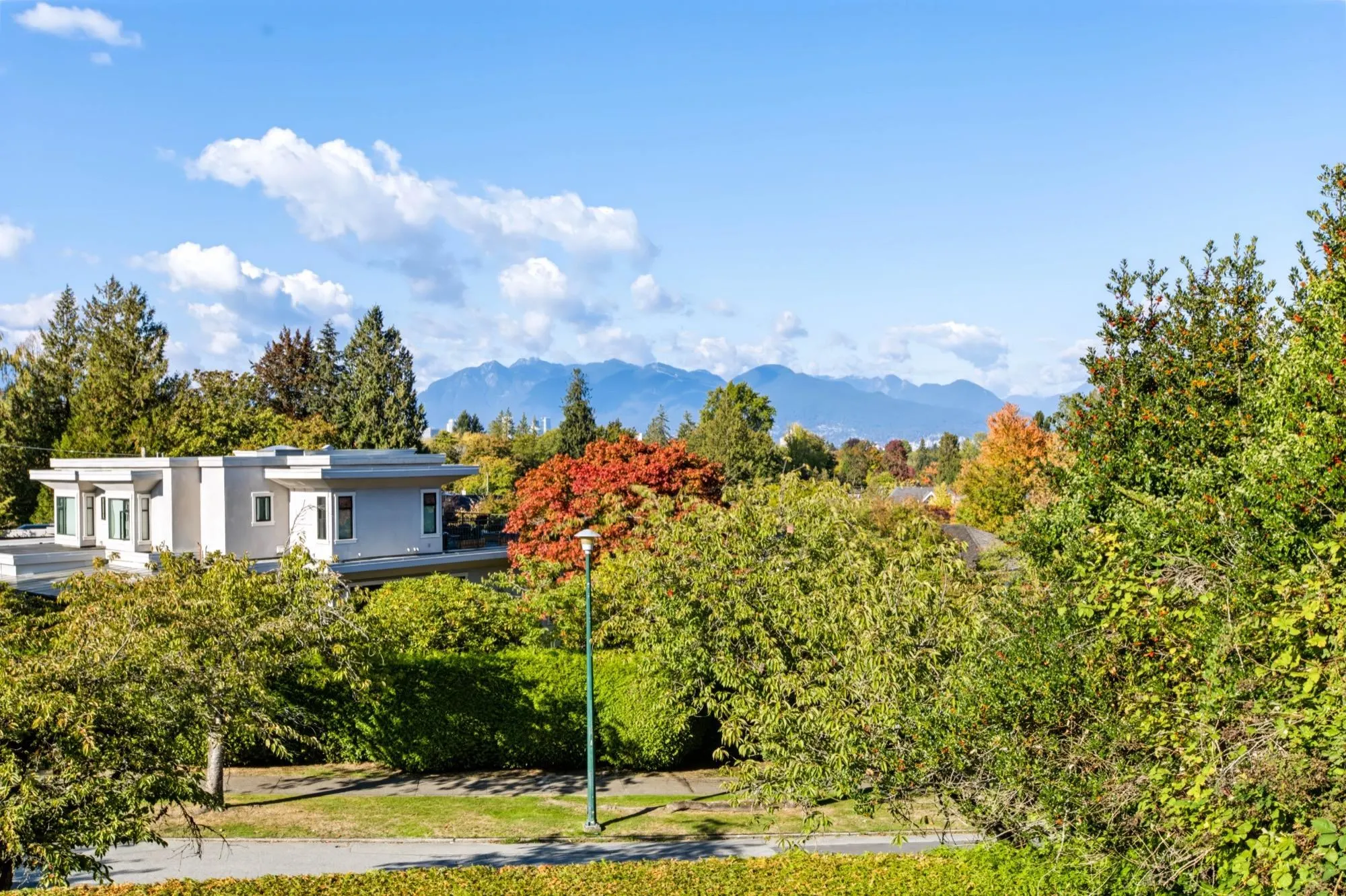 1330 Minto Crescent