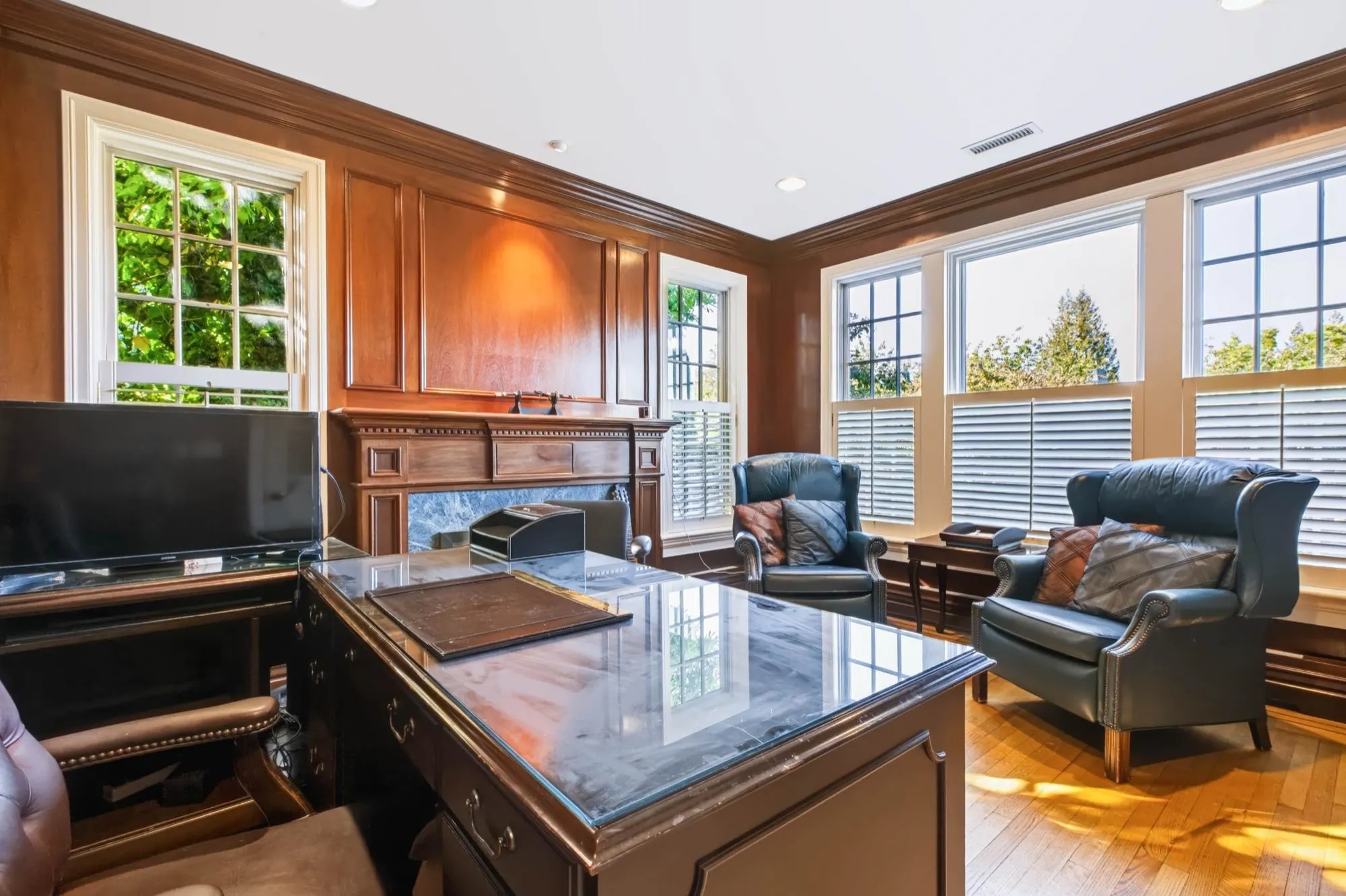 1330 Minto Crescent