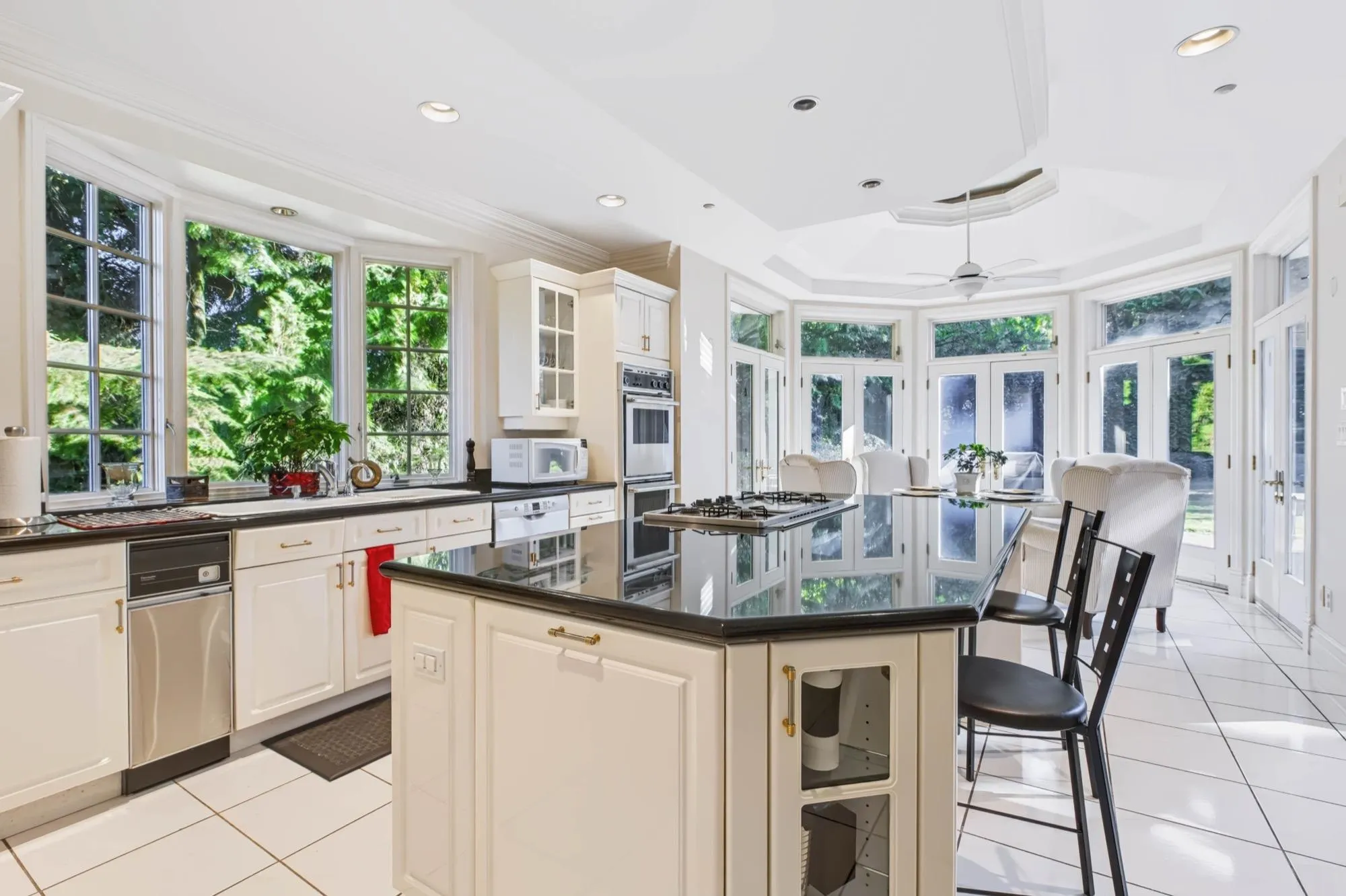 1330 Minto Crescent