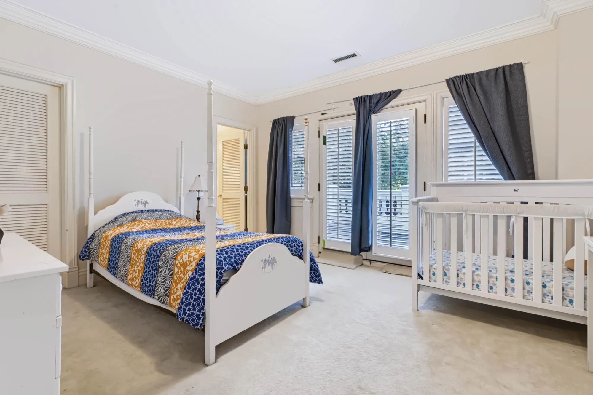 1330 Minto Crescent