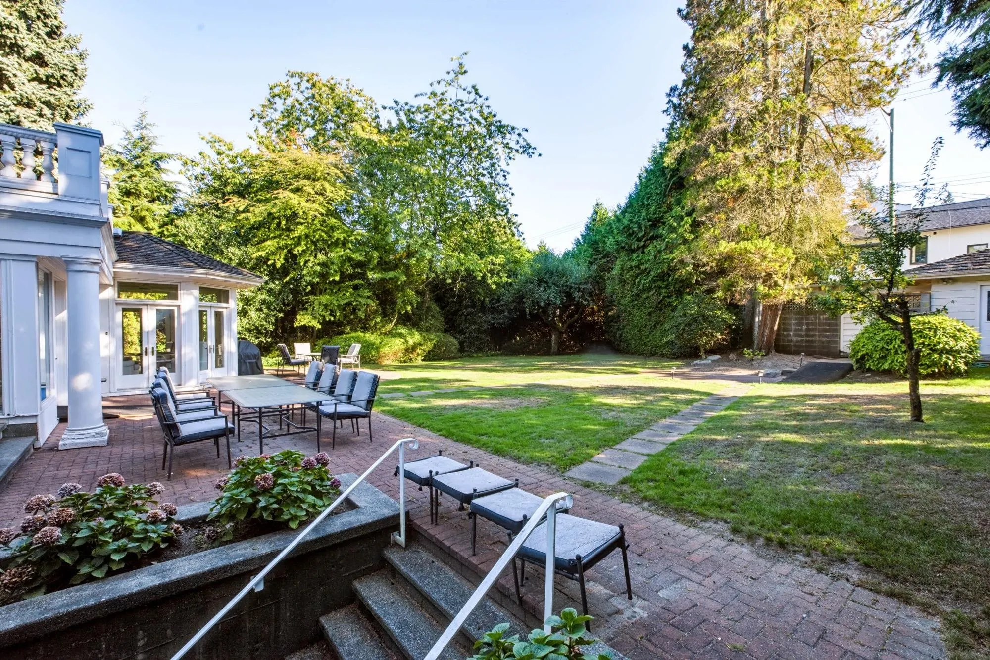 1330 Minto Crescent
