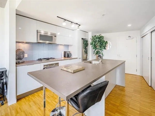 108 W Cordova Street #1506