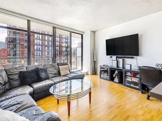108 W Cordova Street #1506