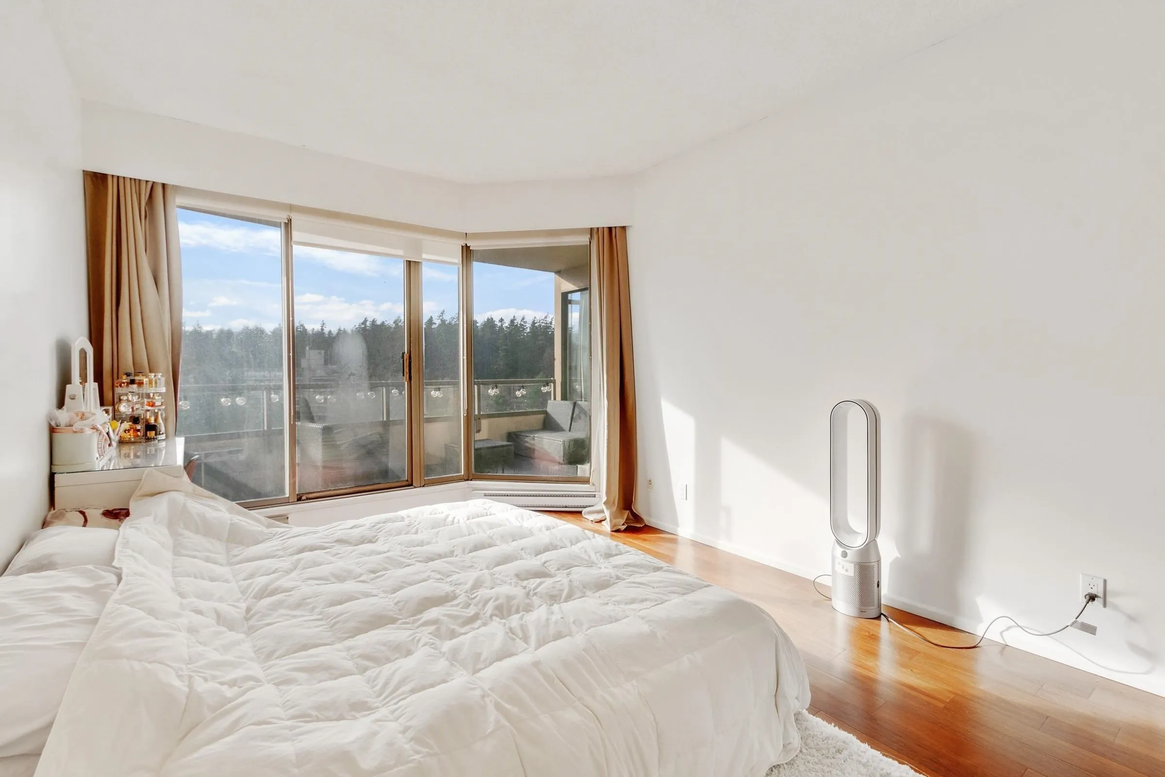 5885 Olive Avenue #905