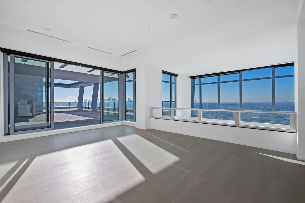 4720 Lougheed Highway #4402