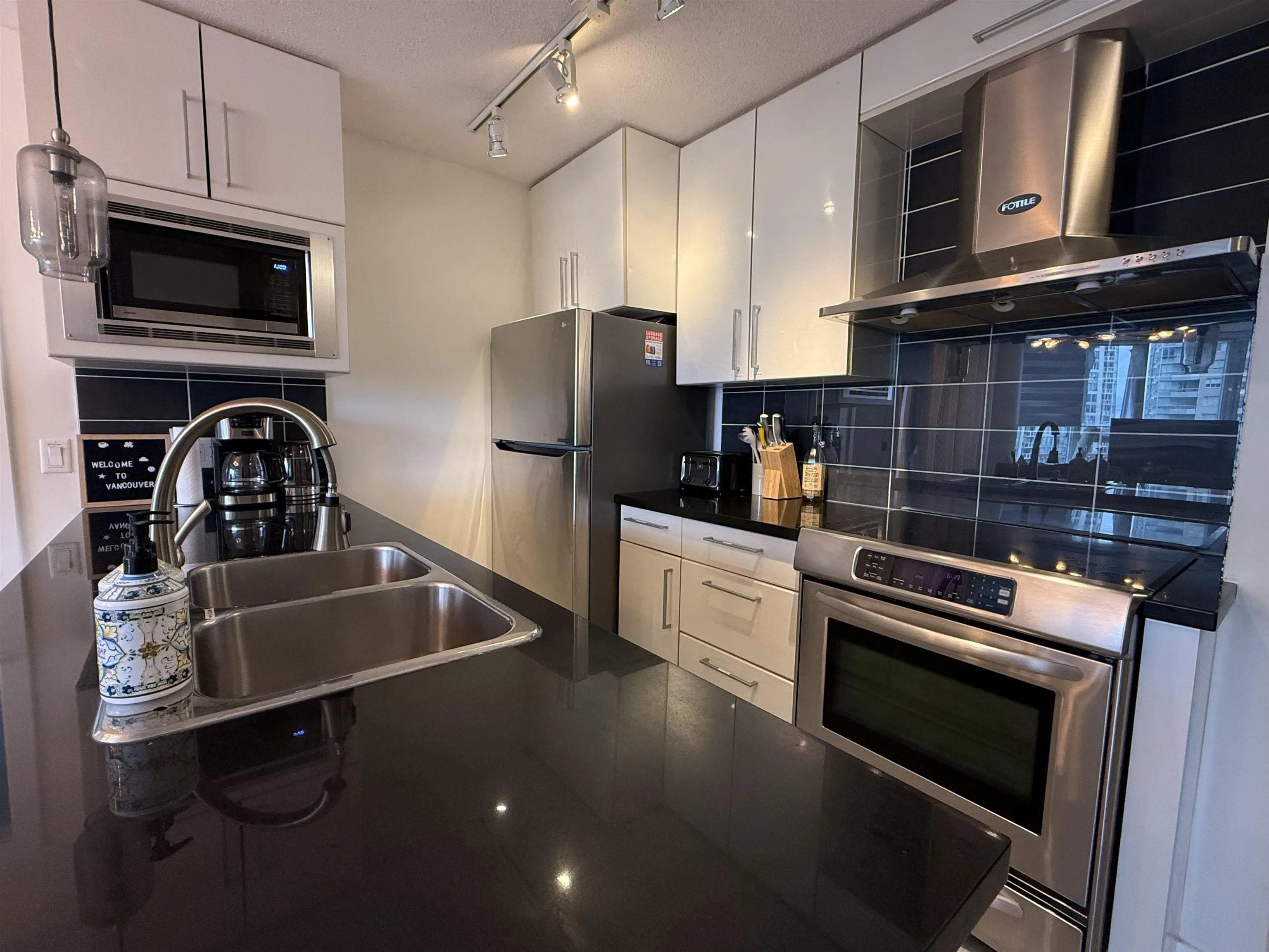 689 Abbott Street #1002