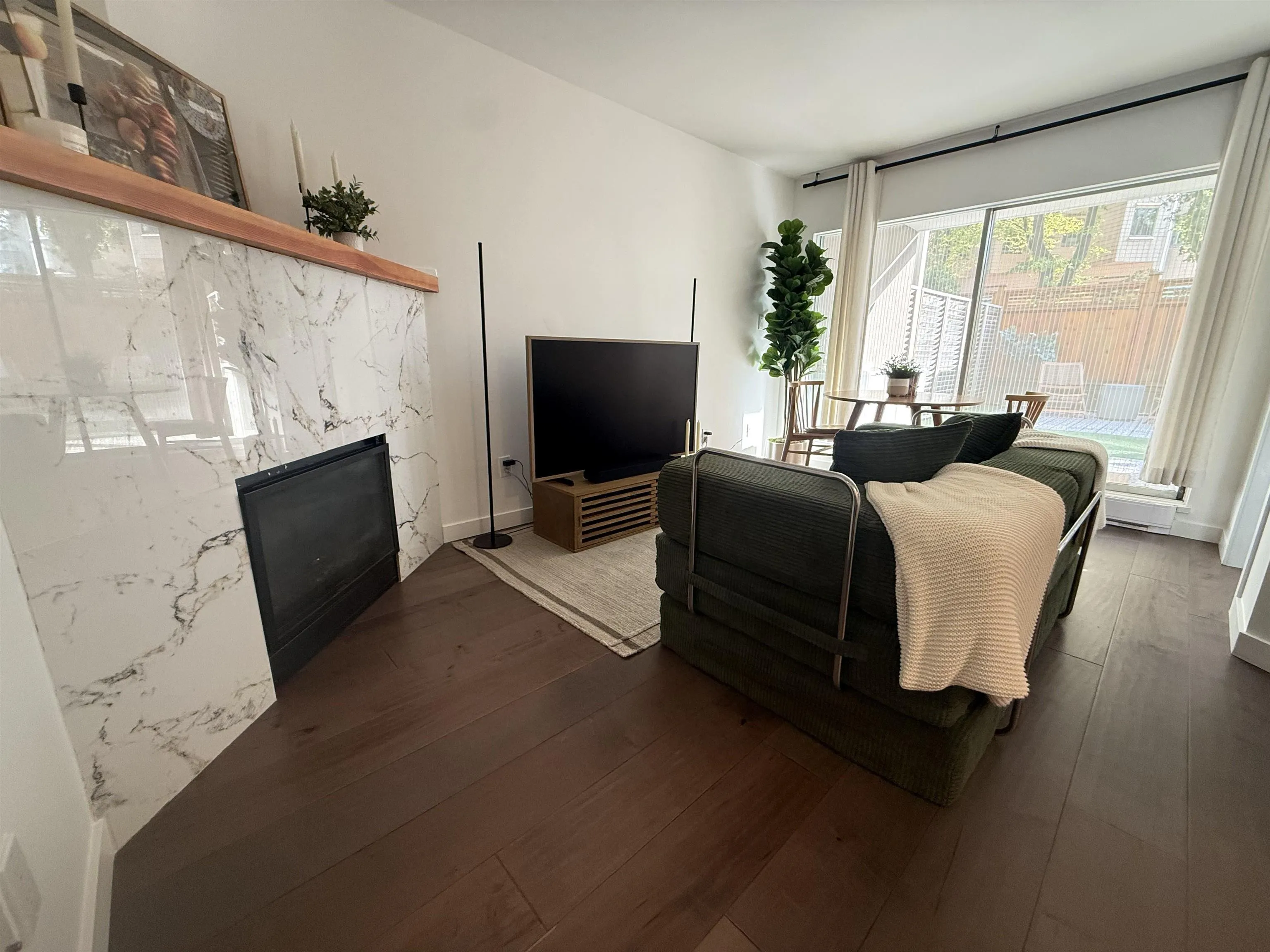 985 W 10th Avenue #102