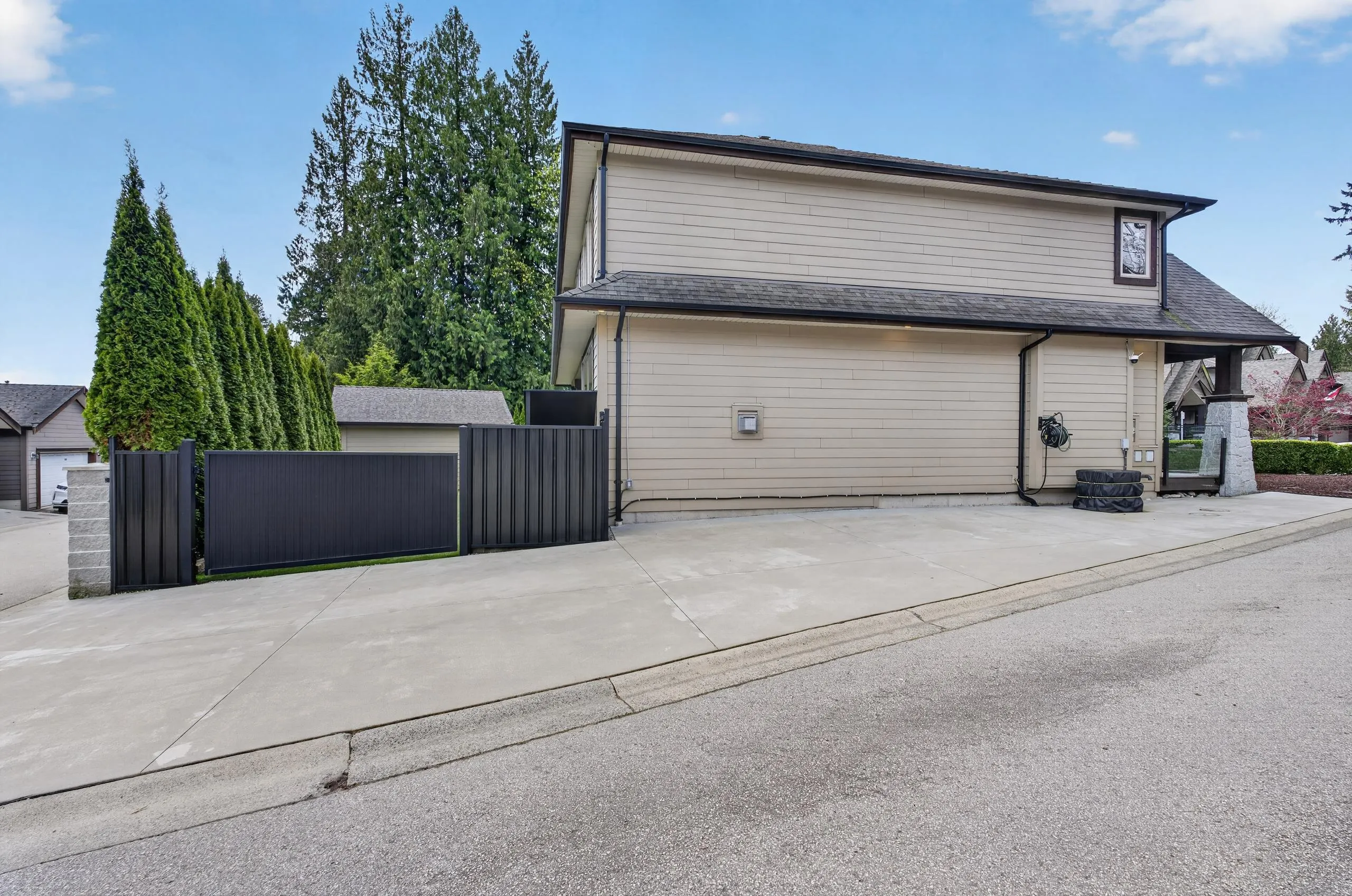 1213 Burkemont Place