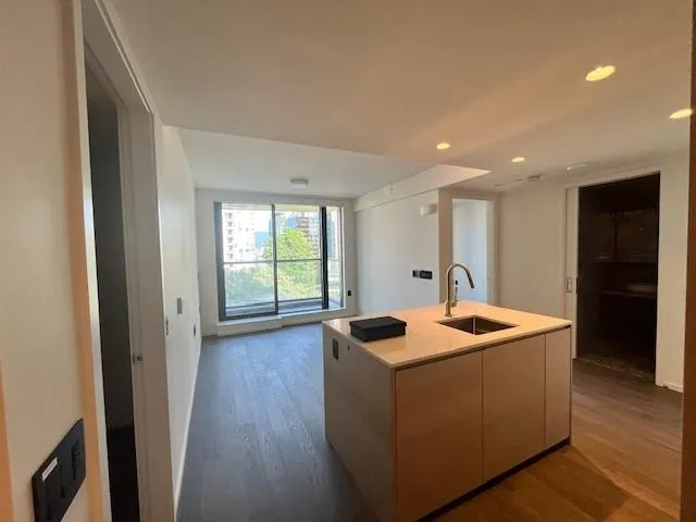 1408 Robson Street #902