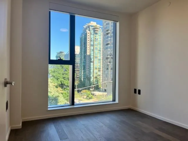 1408 Robson Street #902
