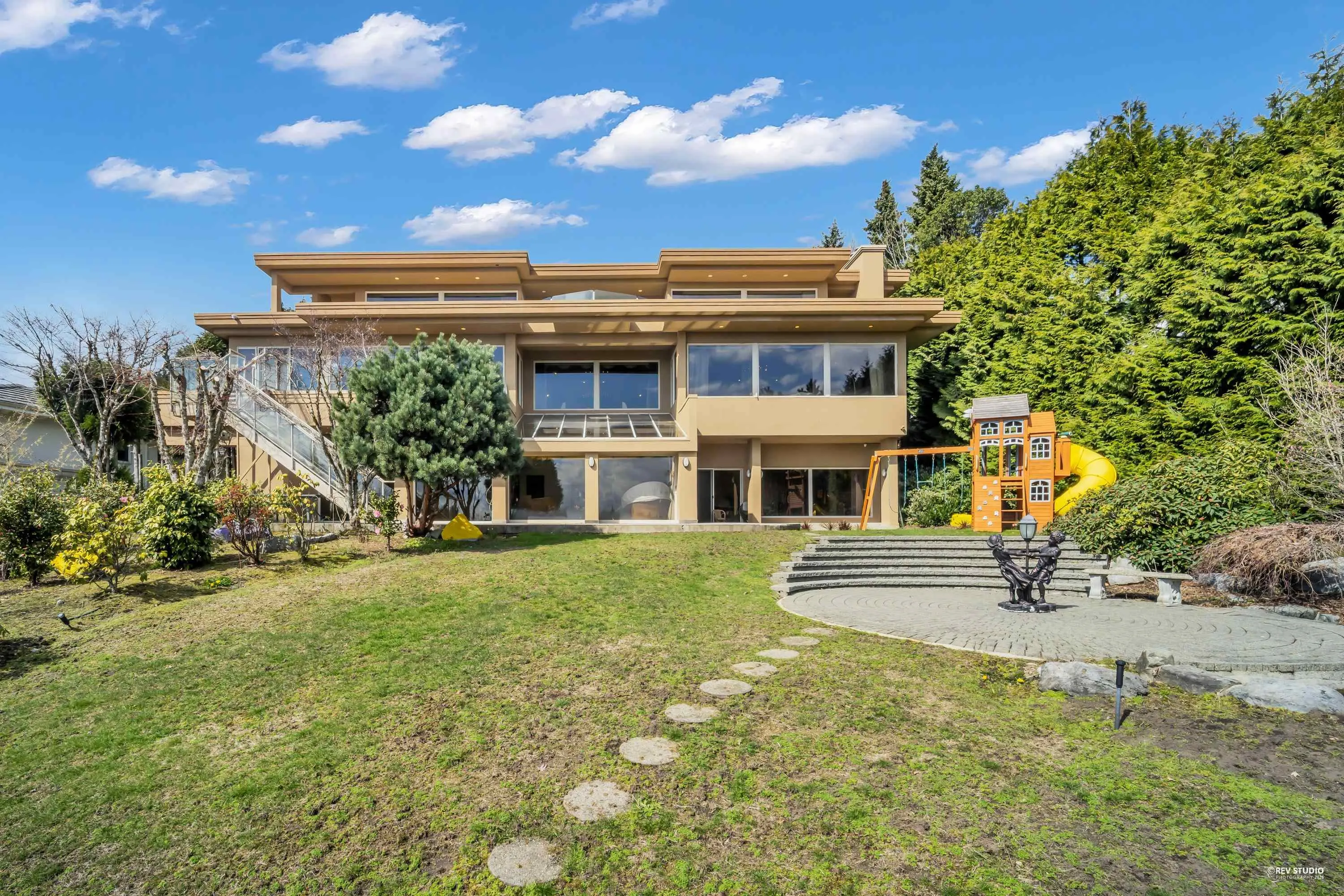 848 Eyremount Drive