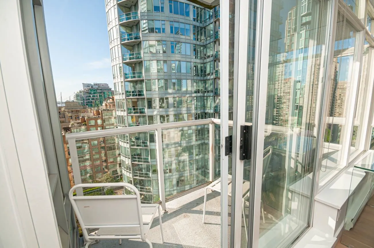 480 Robson Street #1306
