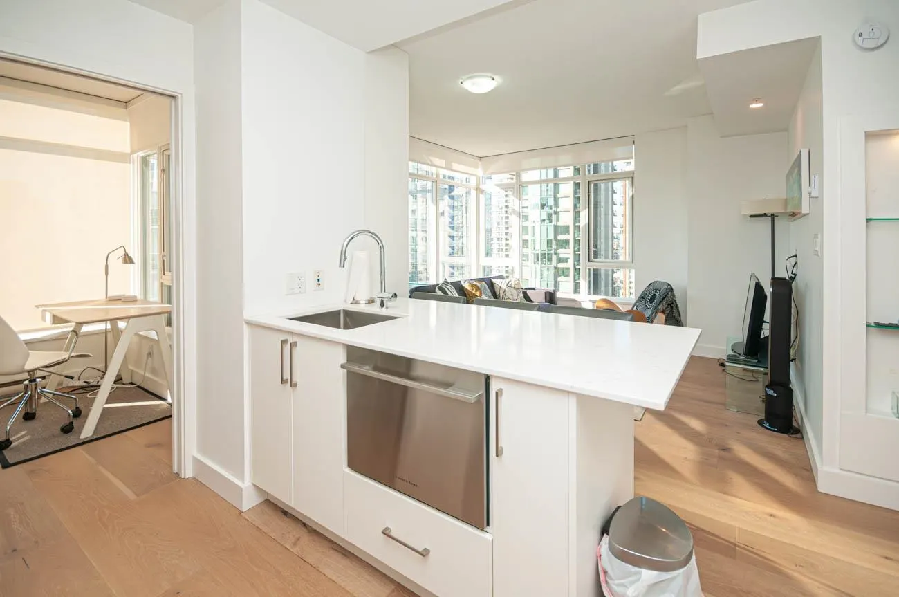 480 Robson Street #1306