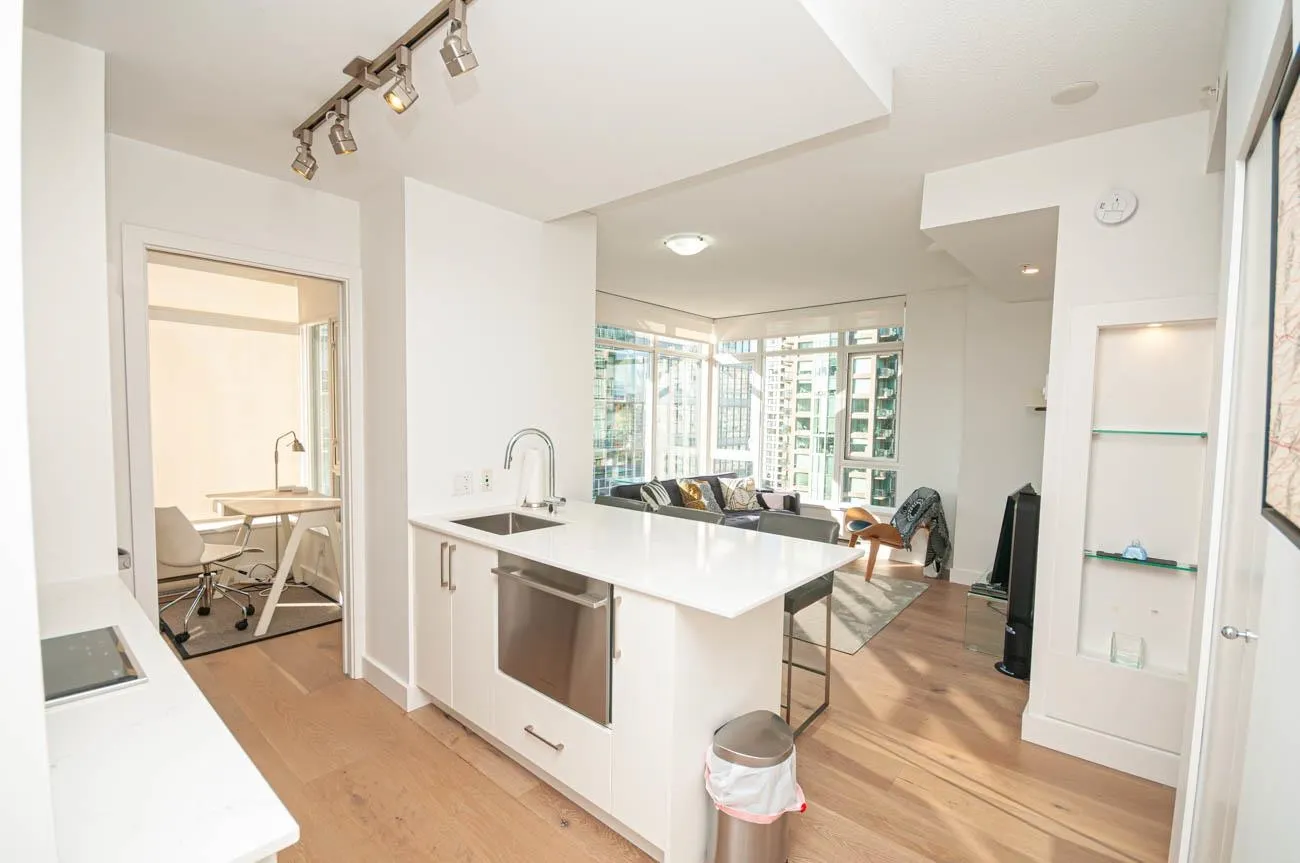 480 Robson Street #1306