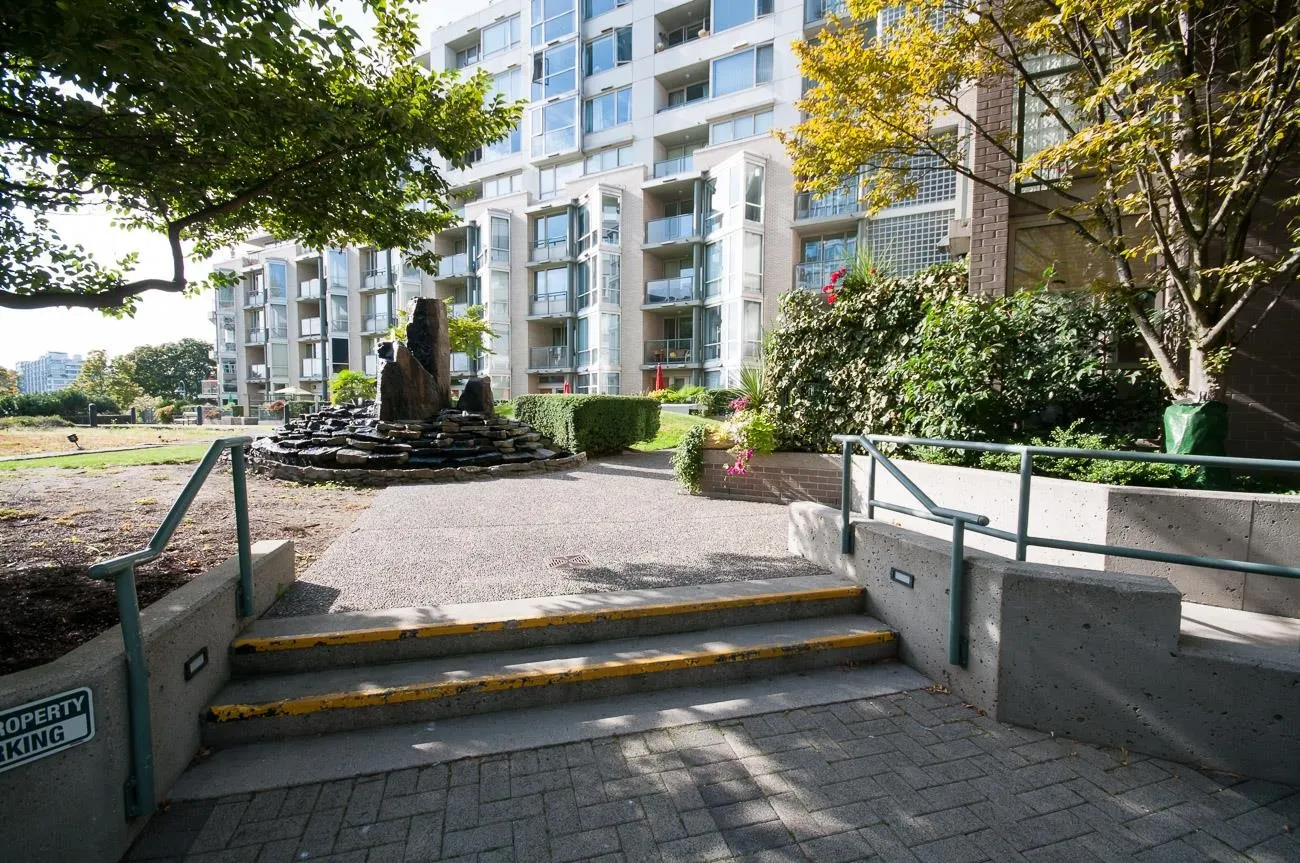 480 Robson Street #1306
