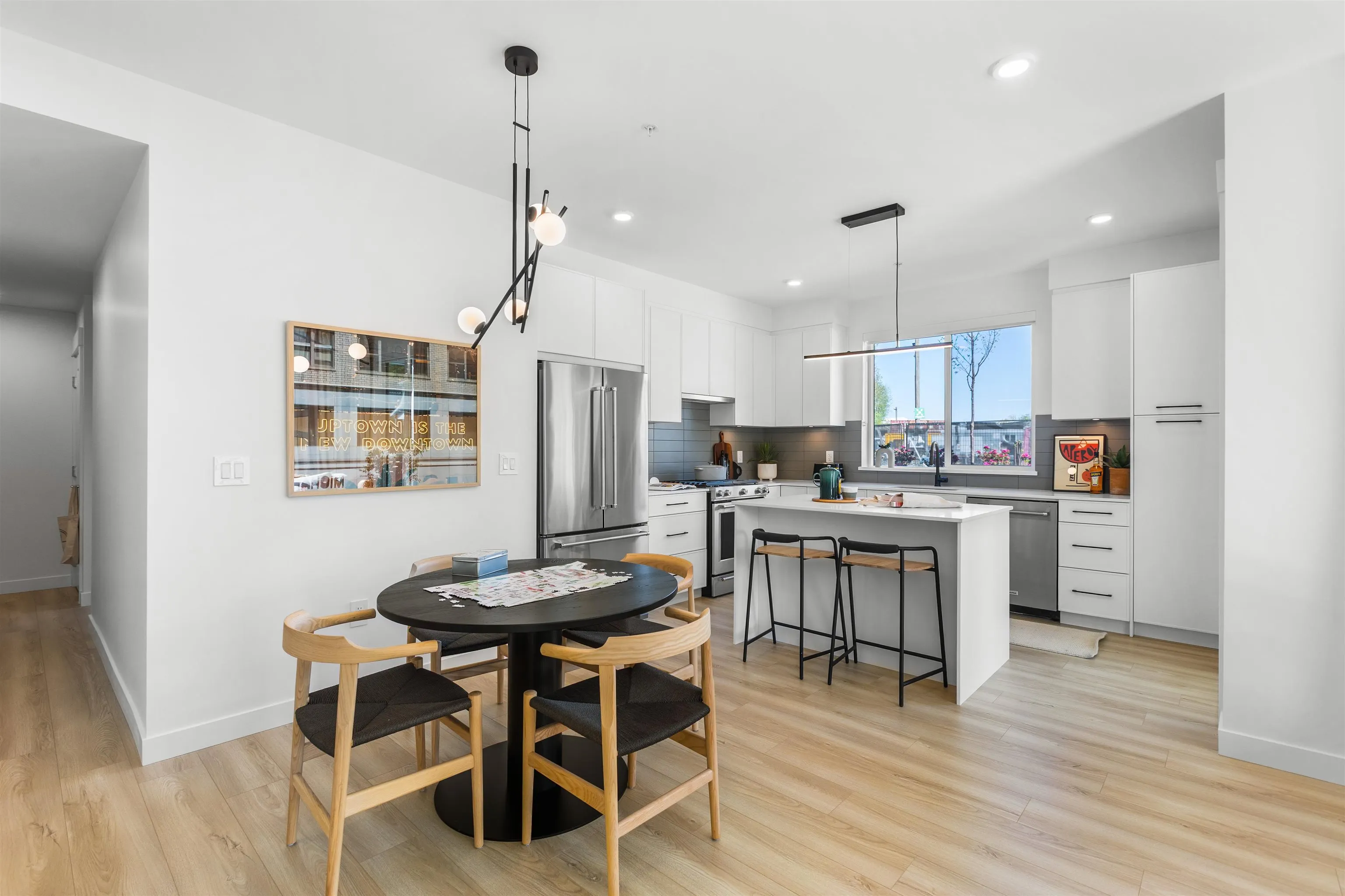 2771 Montrose Avenue #614
