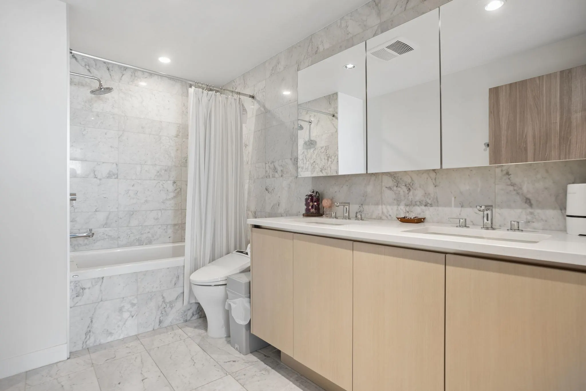 89 Nelson Street #2401