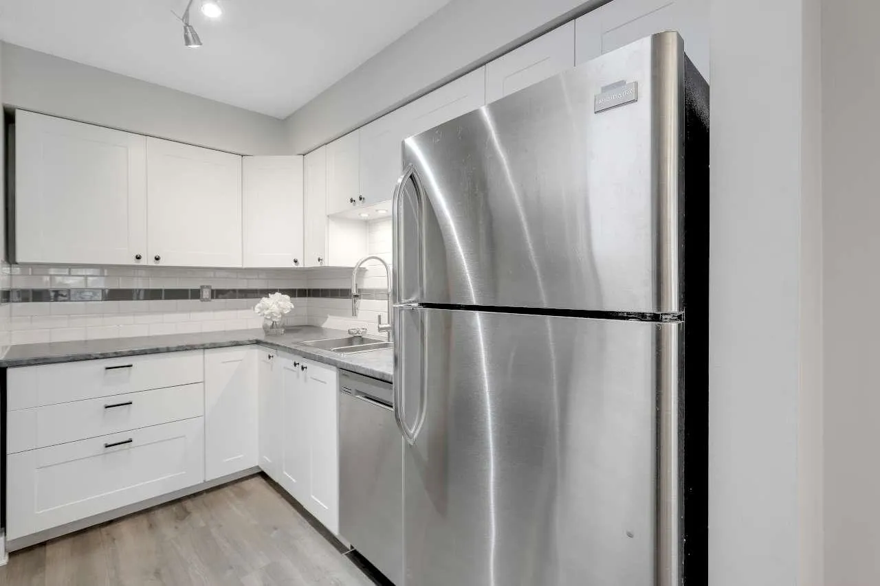 1544 Fir Street #207