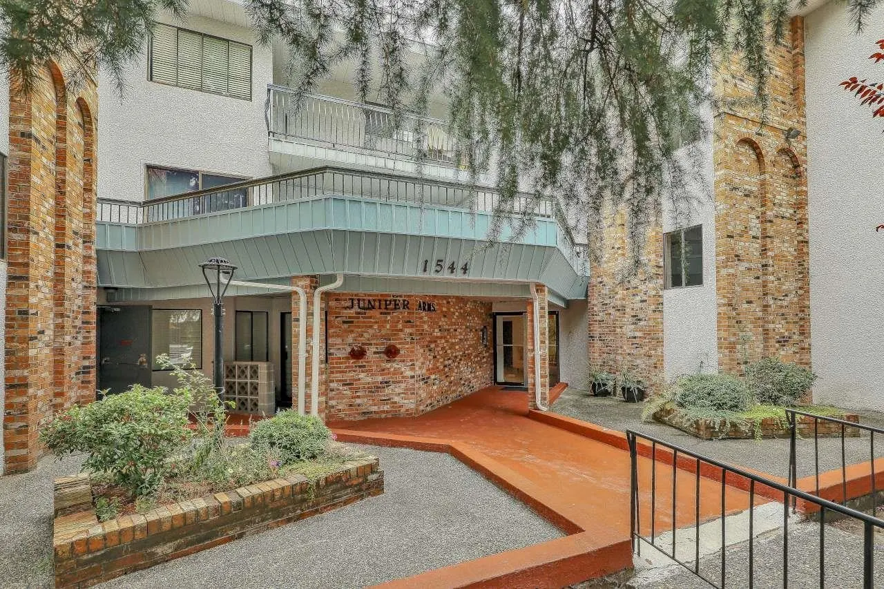1544 Fir Street #207