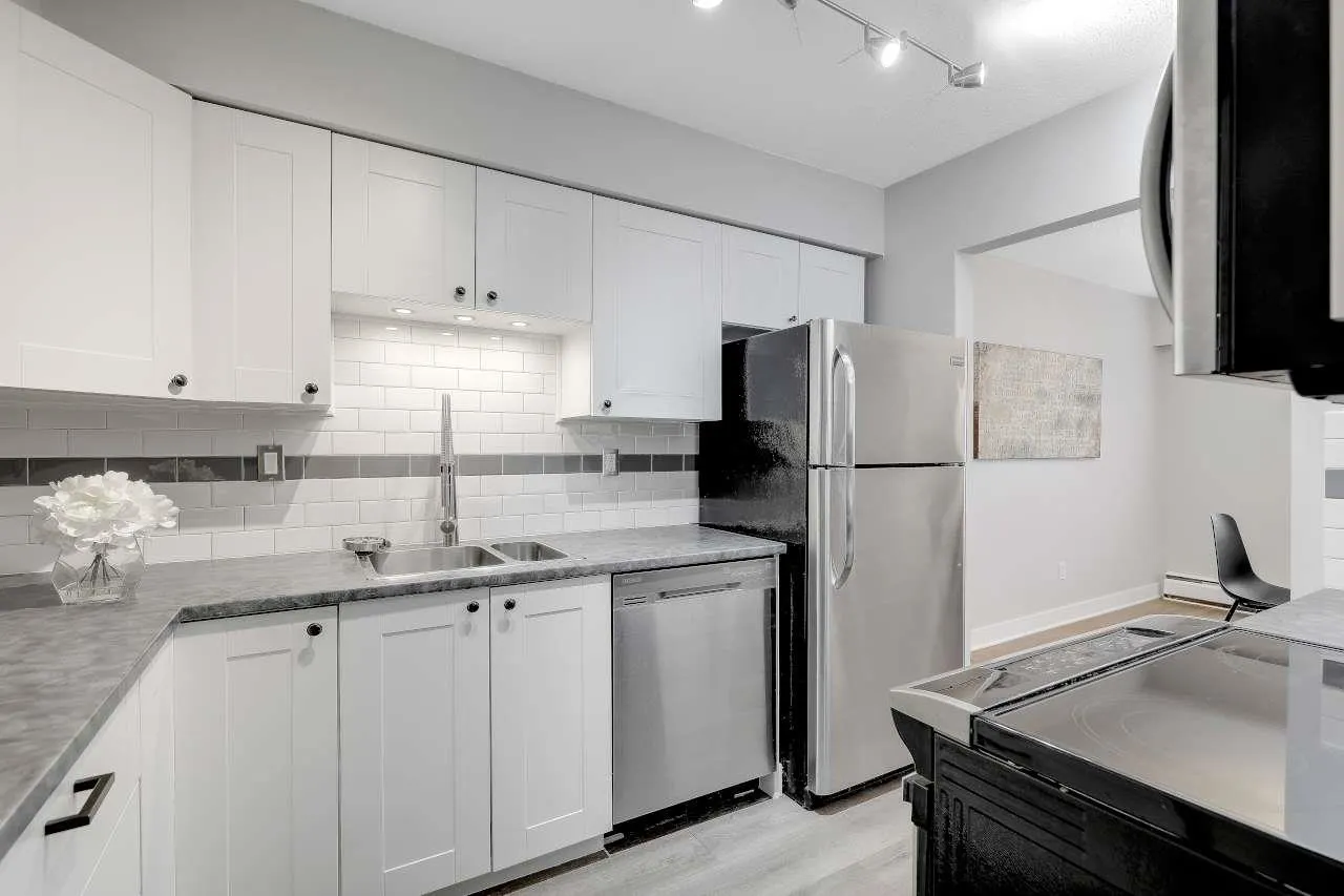 1544 Fir Street #207