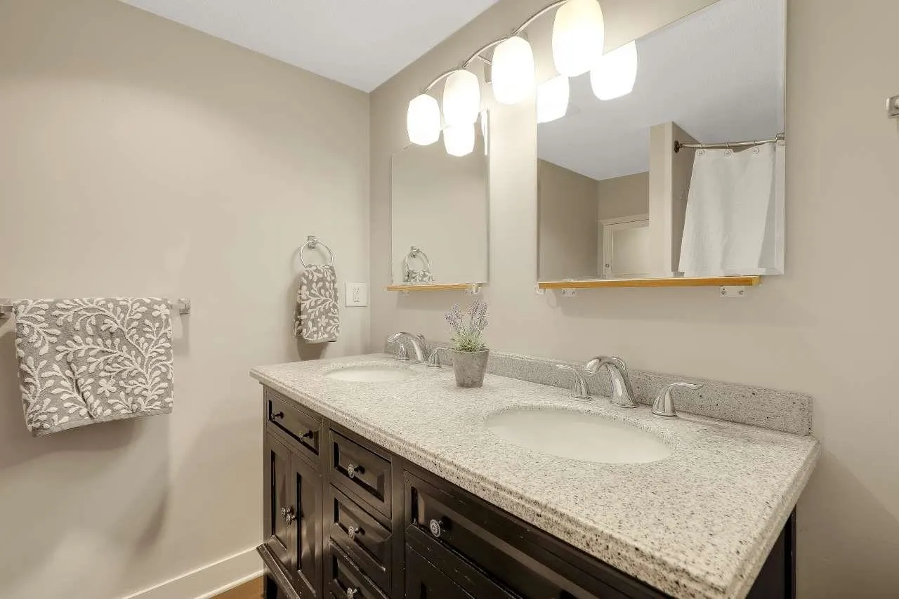 1544 Fir Street #207