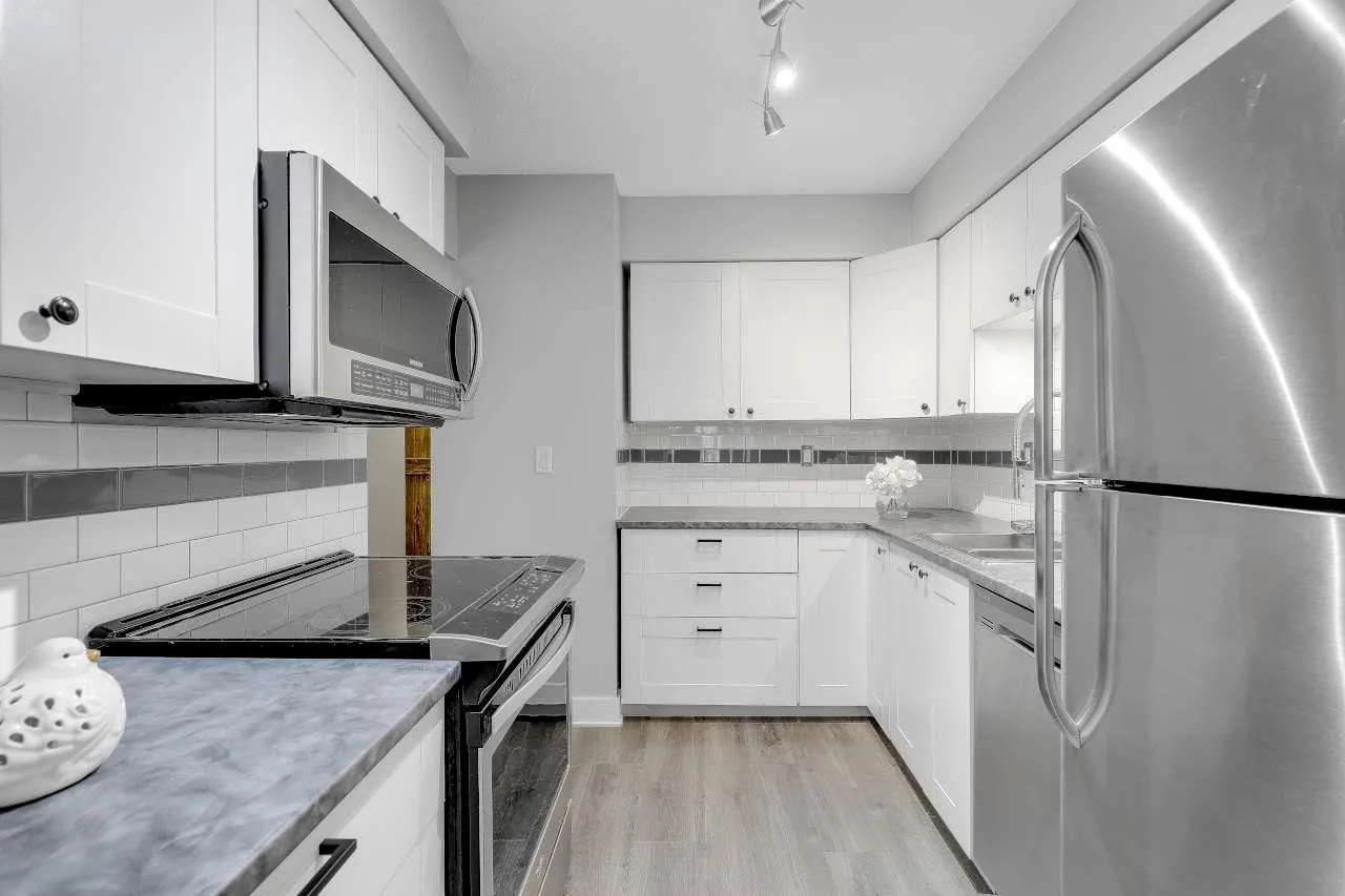 1544 Fir Street #207