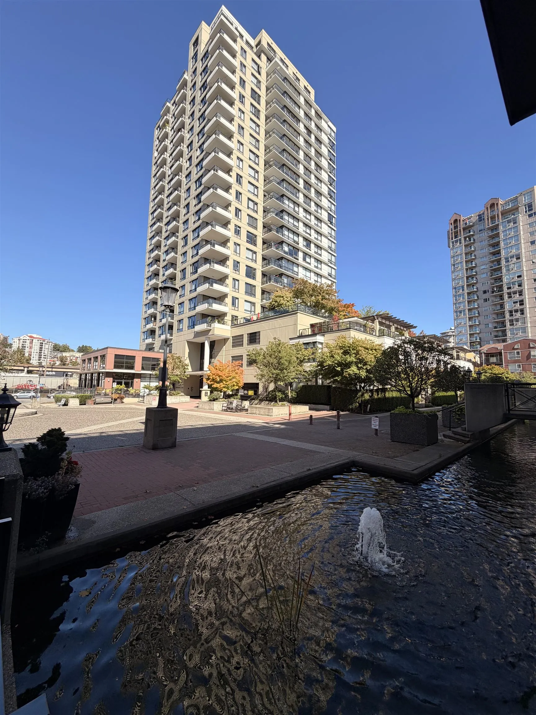 1 Renaissance Square